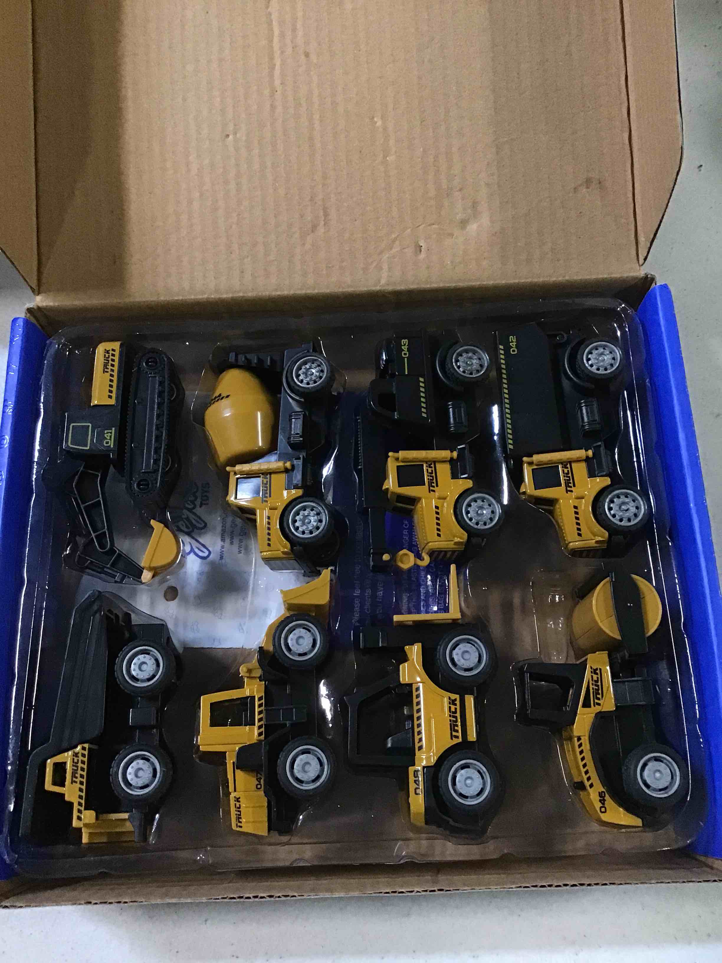 https://s3.amazonaws.com/lotting-images-prod/bidfta/BLU6627280_1717437033382.jpeg