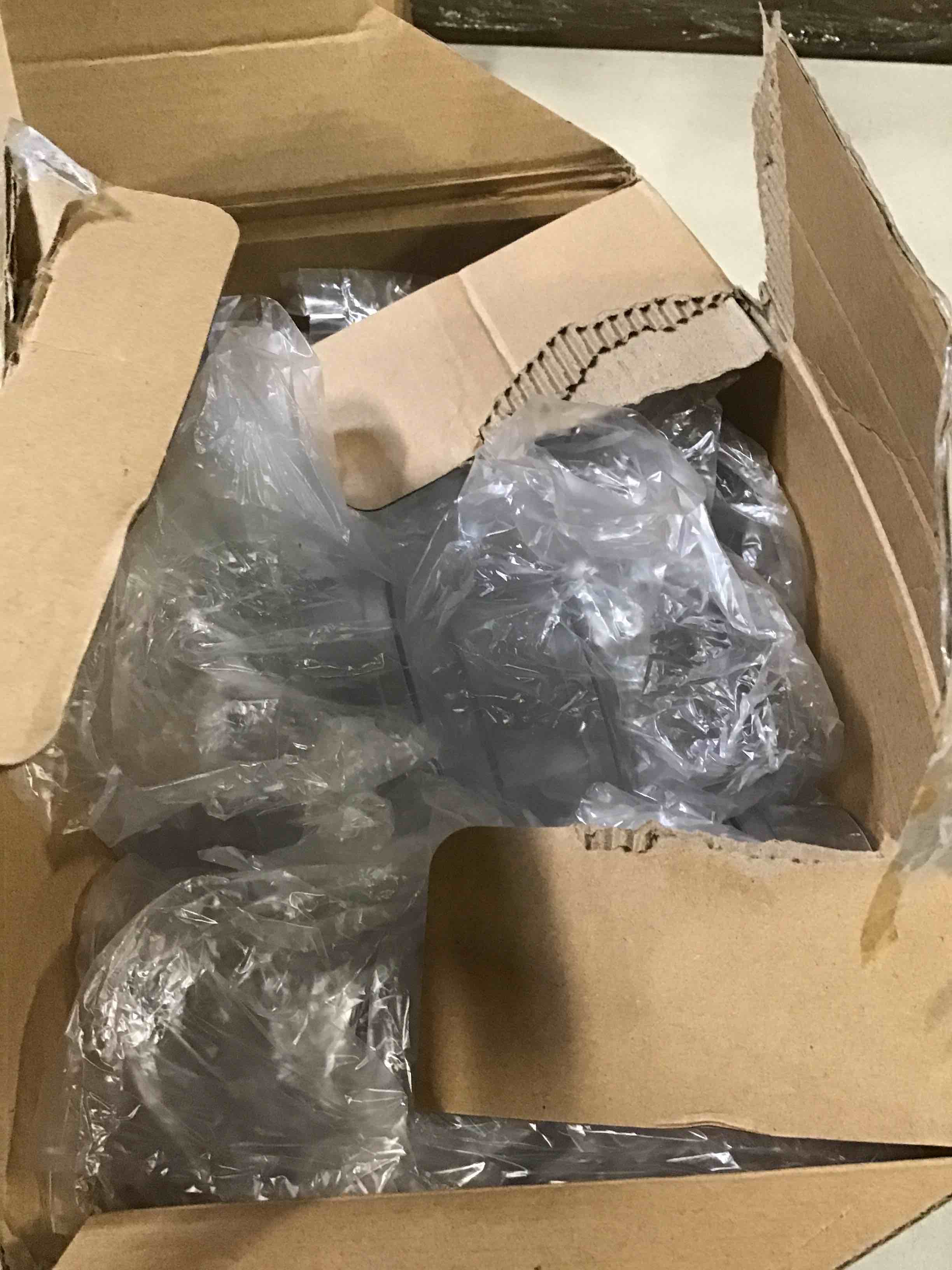 https://s3.amazonaws.com/lotting-images-prod/bidfta/BLU6627281_1717437095971.jpeg
