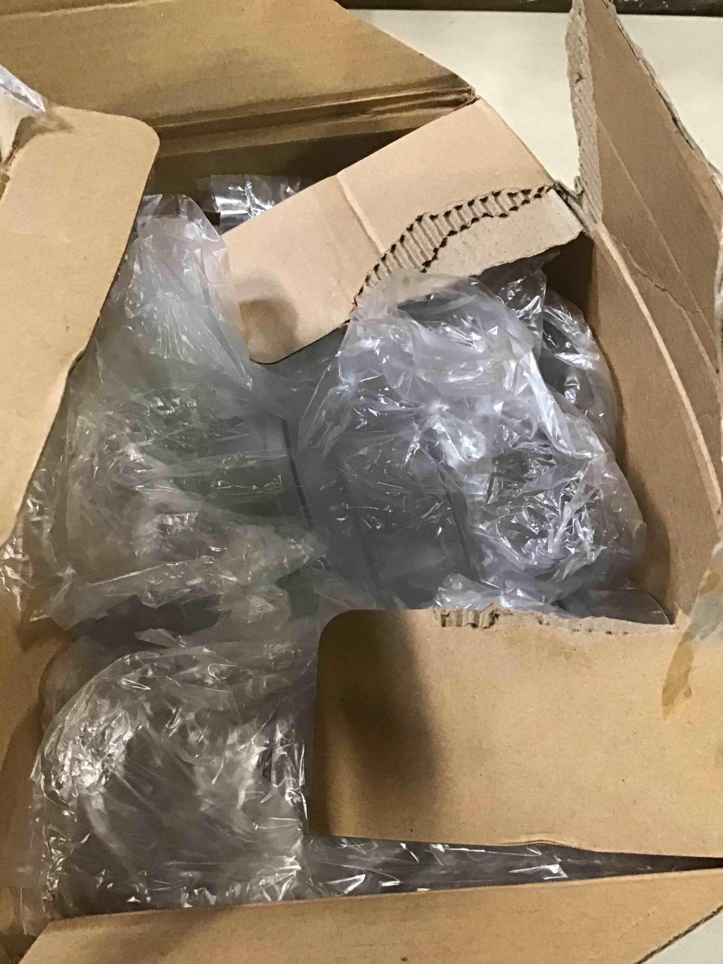 https://s3.amazonaws.com/lotting-images-prod/bidfta/BLU6627281_1717437097170.jpeg
