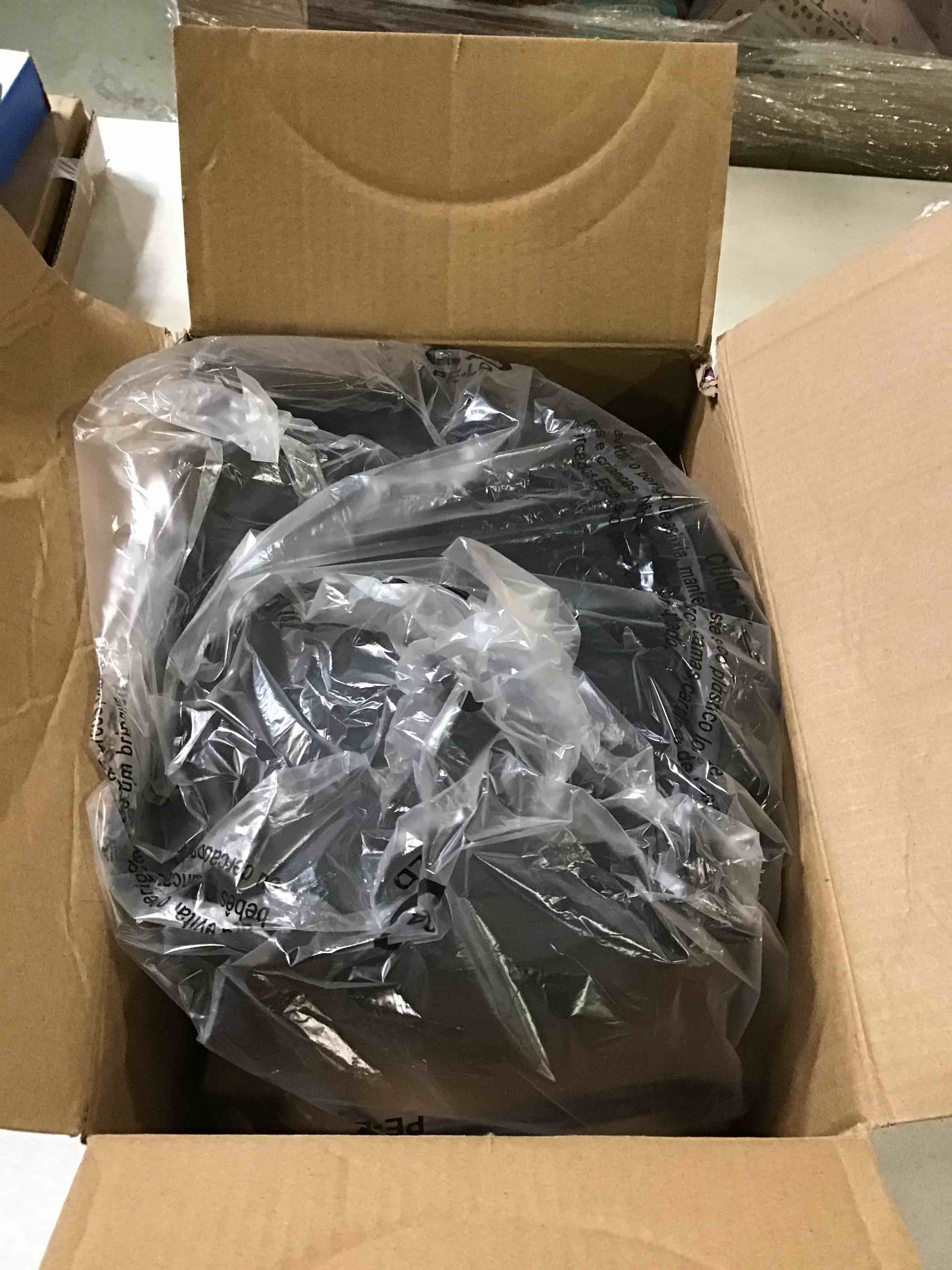 https://s3.amazonaws.com/lotting-images-prod/bidfta/BLU6627307_1717440659543.jpeg