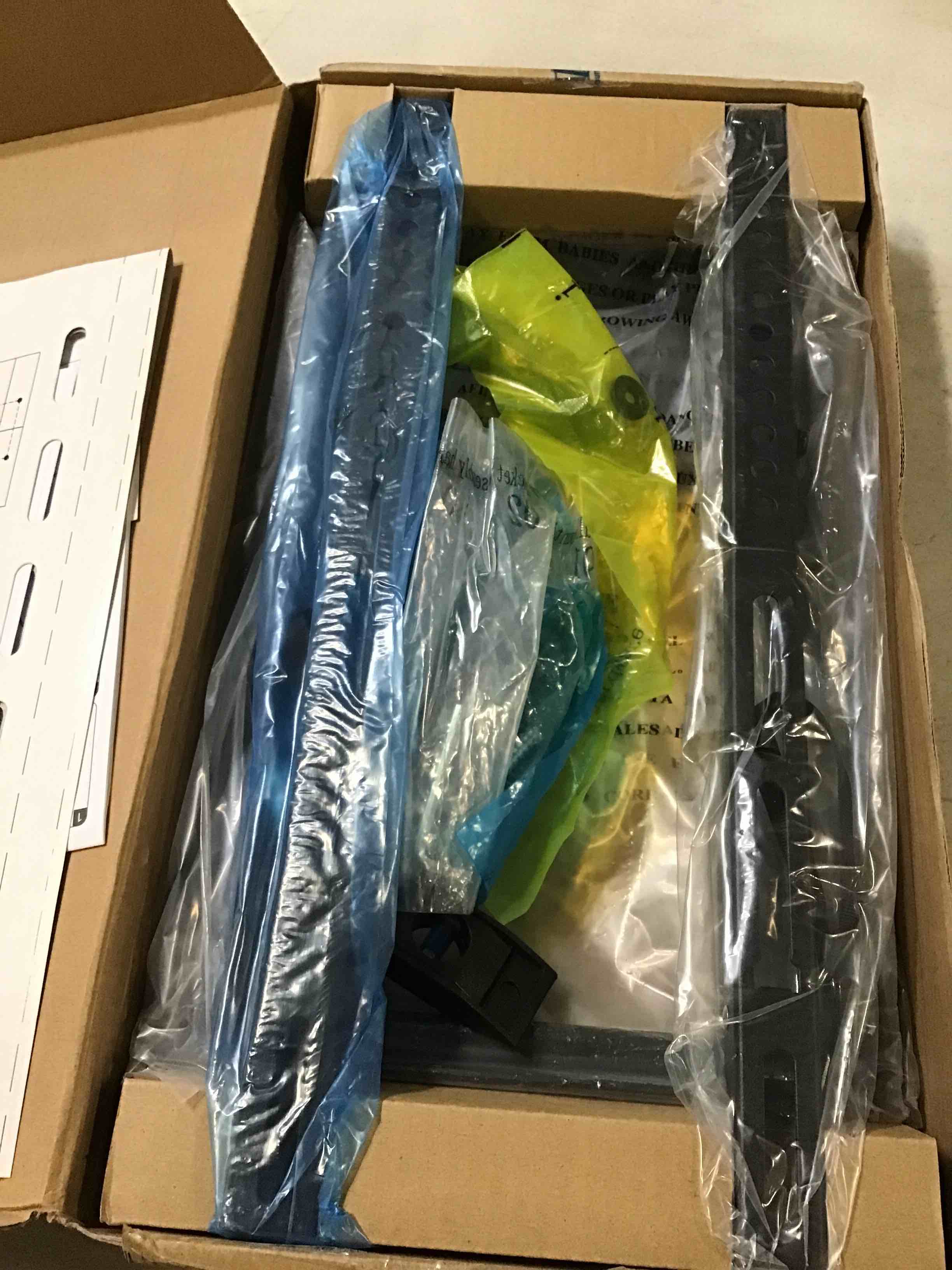 https://s3.amazonaws.com/lotting-images-prod/bidfta/BLU6627360_1717444835775.jpeg