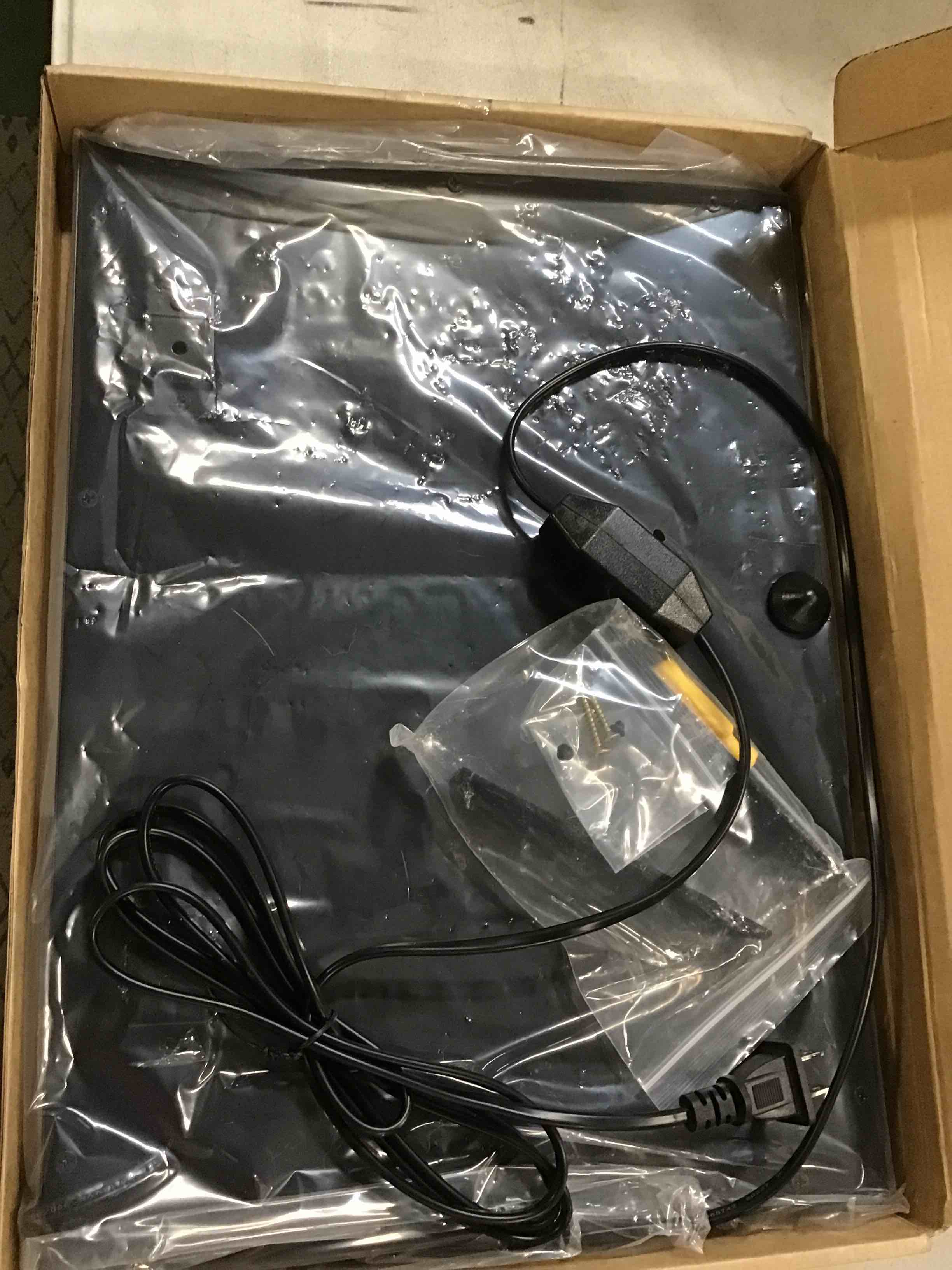 https://s3.amazonaws.com/lotting-images-prod/bidfta/BLU6627418_1717503717156.jpeg