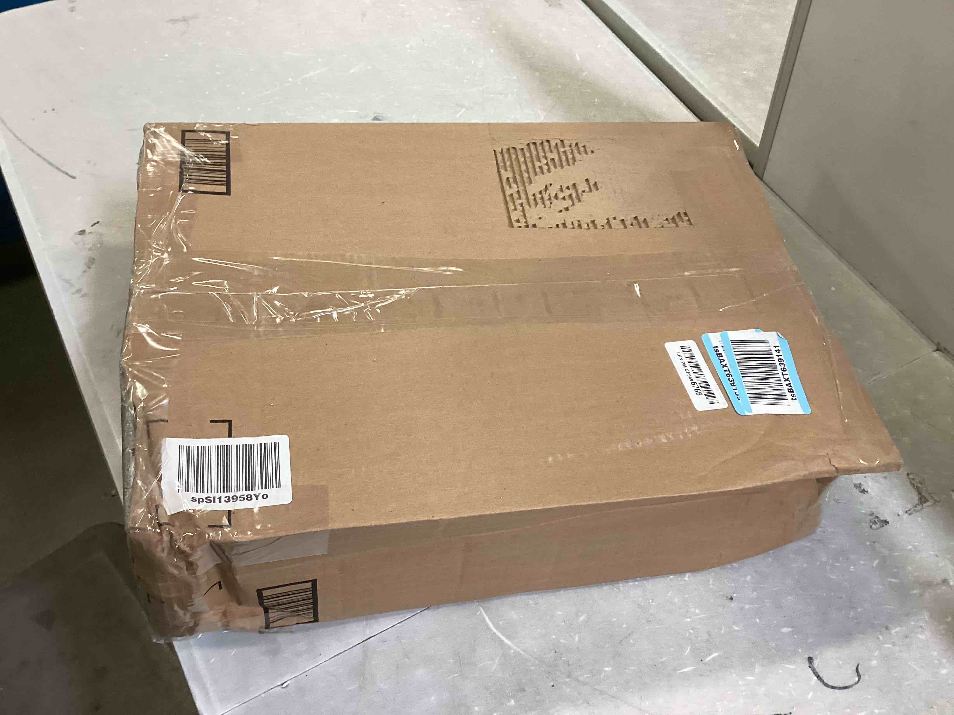 https://s3.amazonaws.com/lotting-images-prod/bidfta/BLU6629169_1717172175377.jpeg