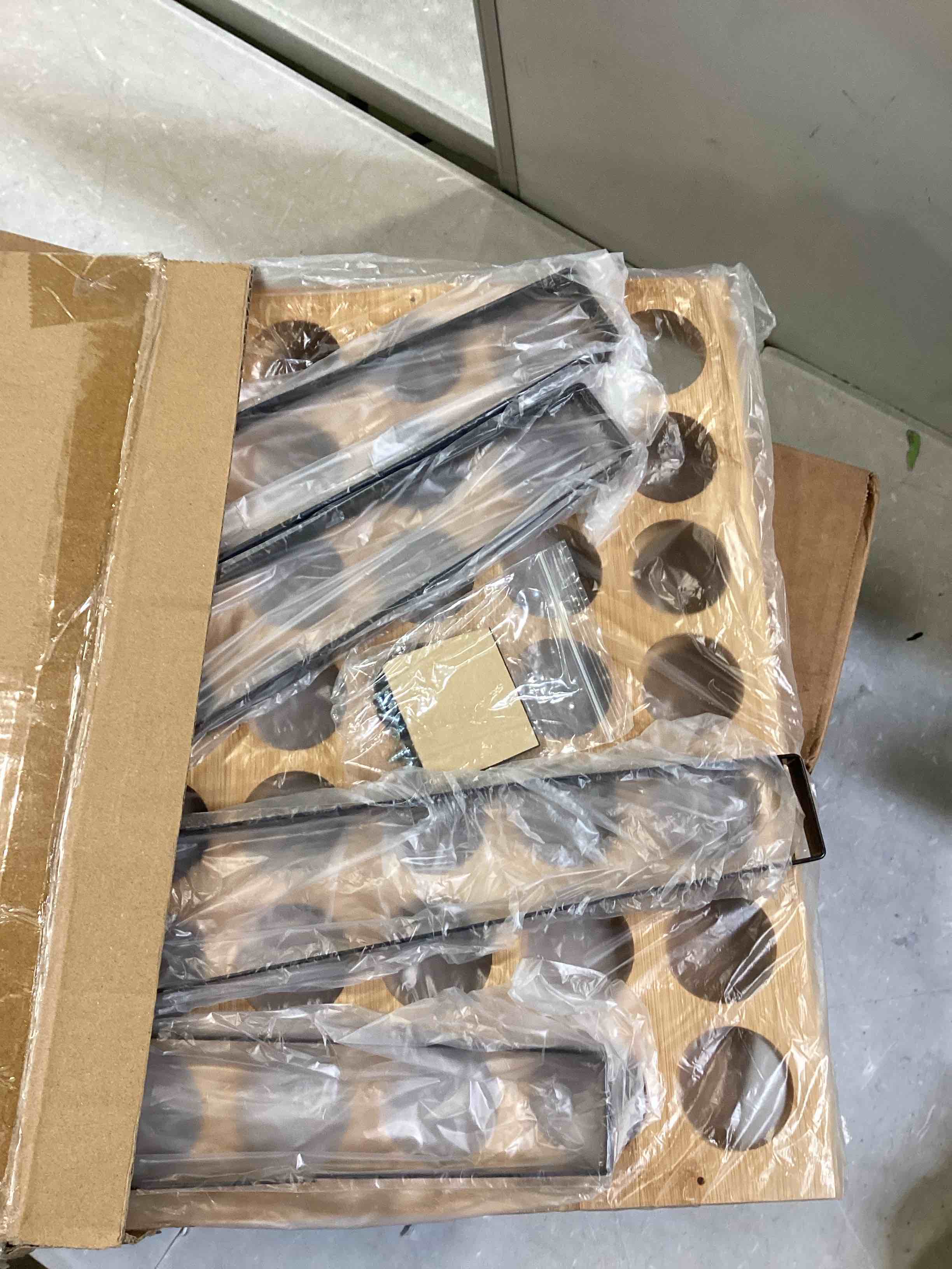 https://s3.amazonaws.com/lotting-images-prod/bidfta/BLU6629179_1717173226179.jpeg