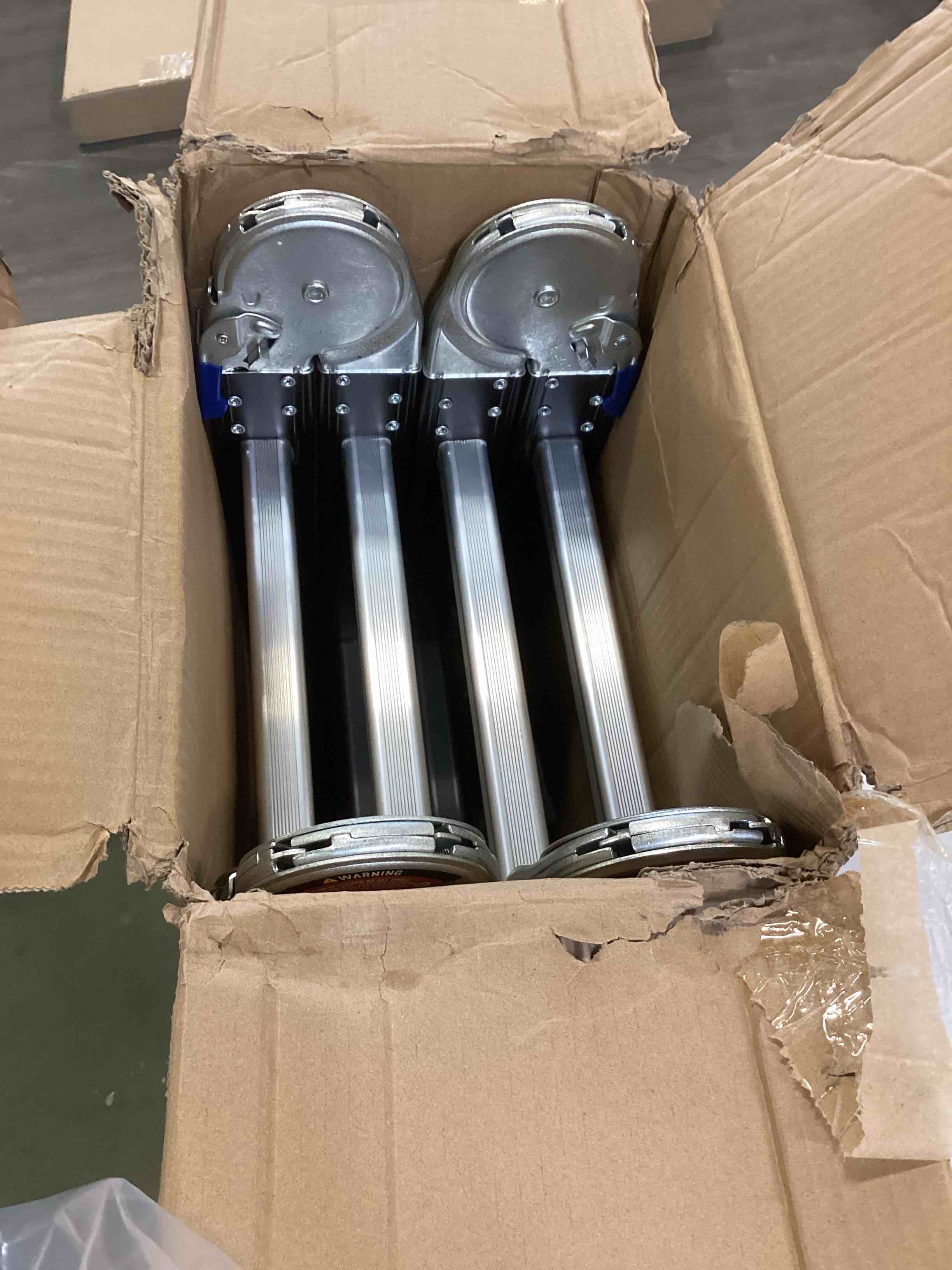 https://s3.amazonaws.com/lotting-images-prod/bidfta/BLU6629229_1717183587410.jpeg
