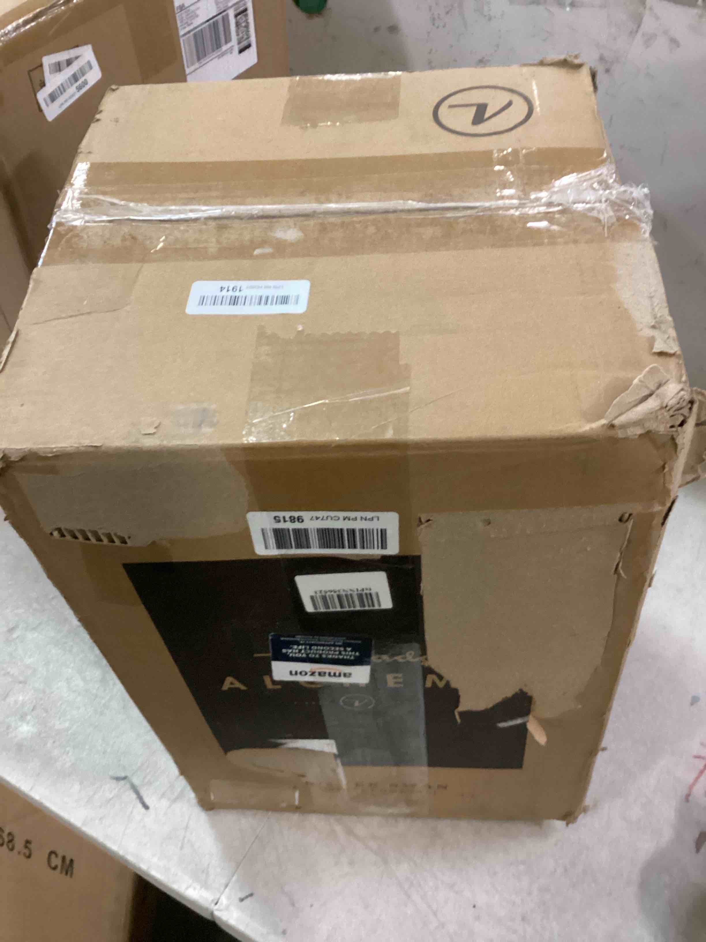 https://s3.amazonaws.com/lotting-images-prod/bidfta/BLU6629504_1717501221840.jpeg