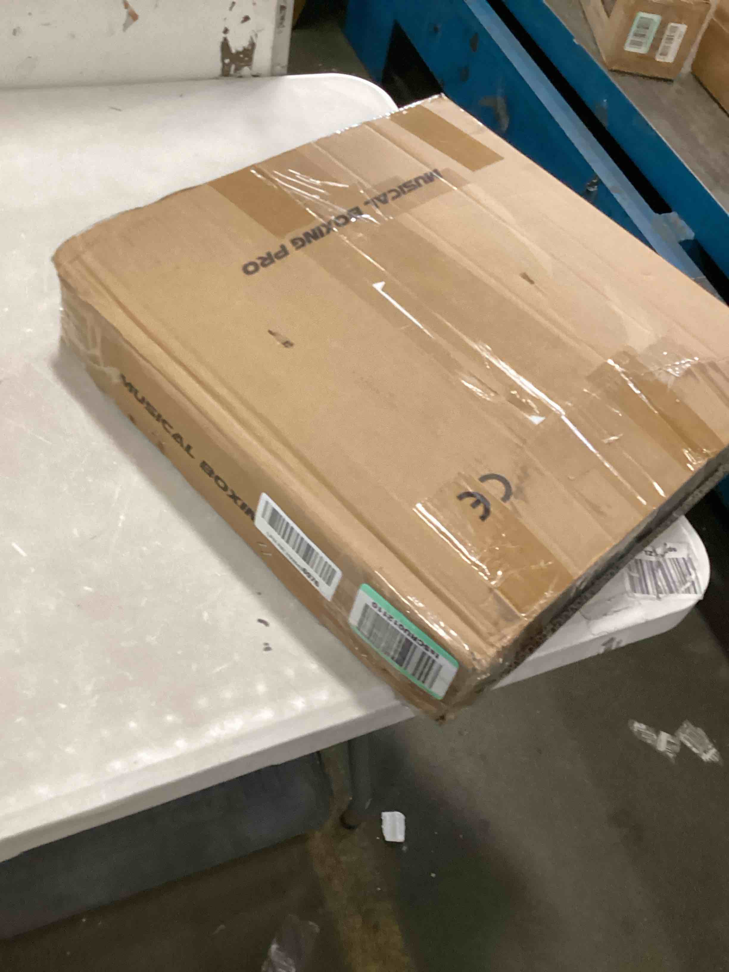 https://s3.amazonaws.com/lotting-images-prod/bidfta/BLU6631297_1717677274488.jpeg