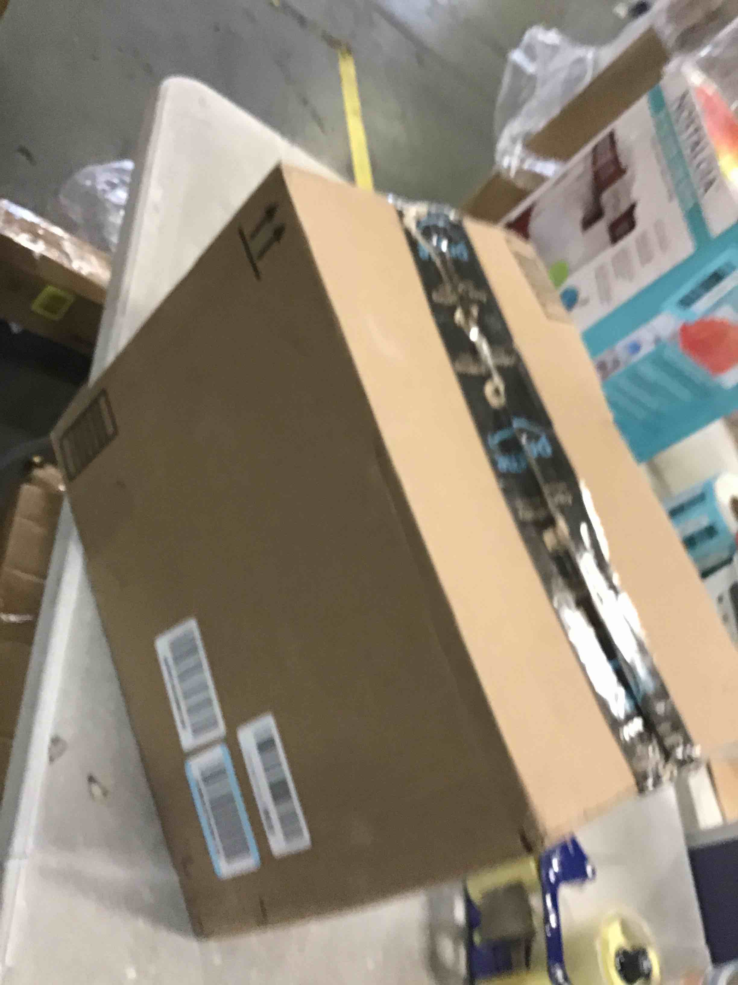 https://s3.amazonaws.com/lotting-images-prod/bidfta/BLU6632757_1719586200912.jpeg