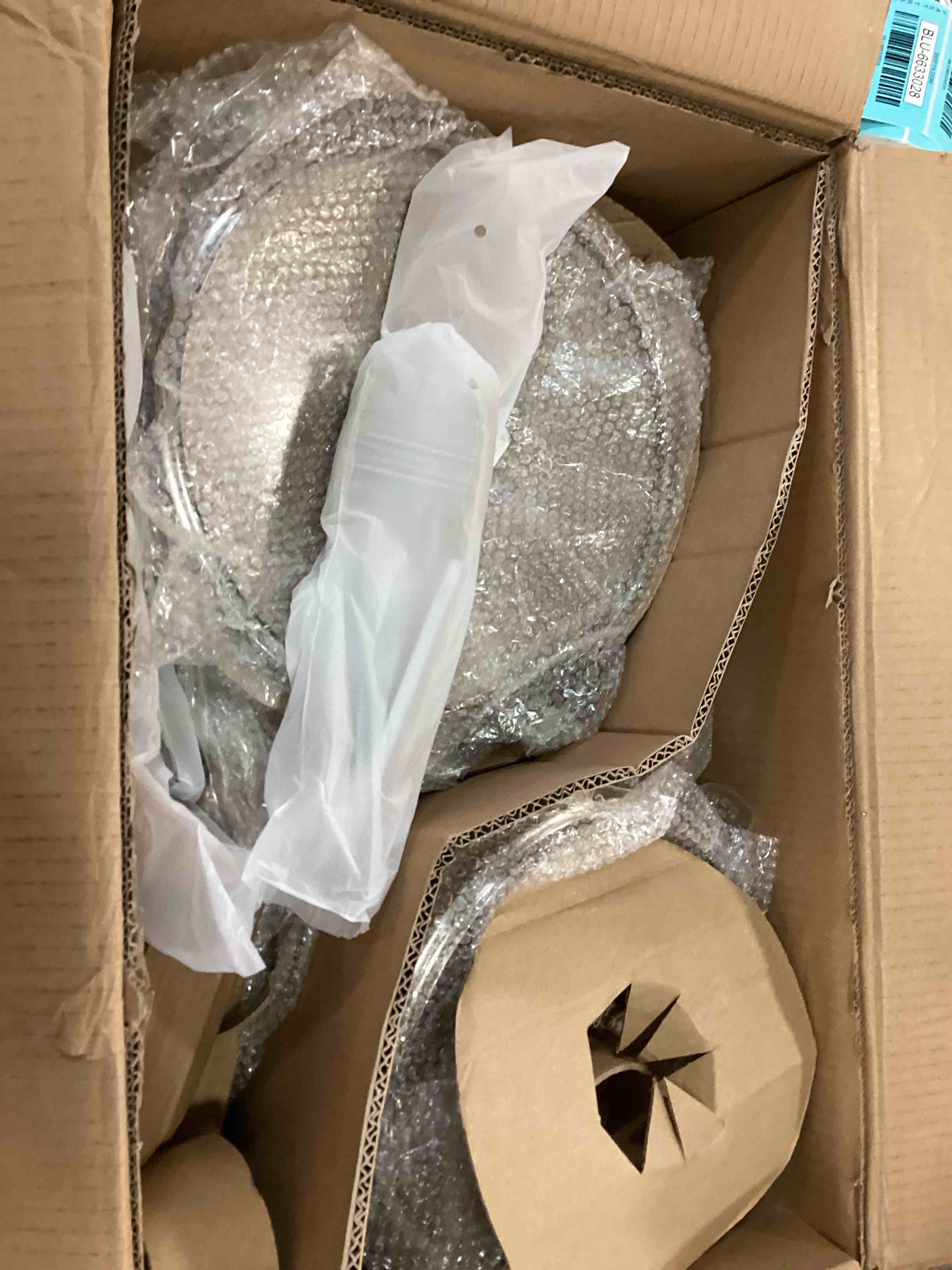 https://s3.amazonaws.com/lotting-images-prod/bidfta/BLU6633028_1719617072176.jpeg