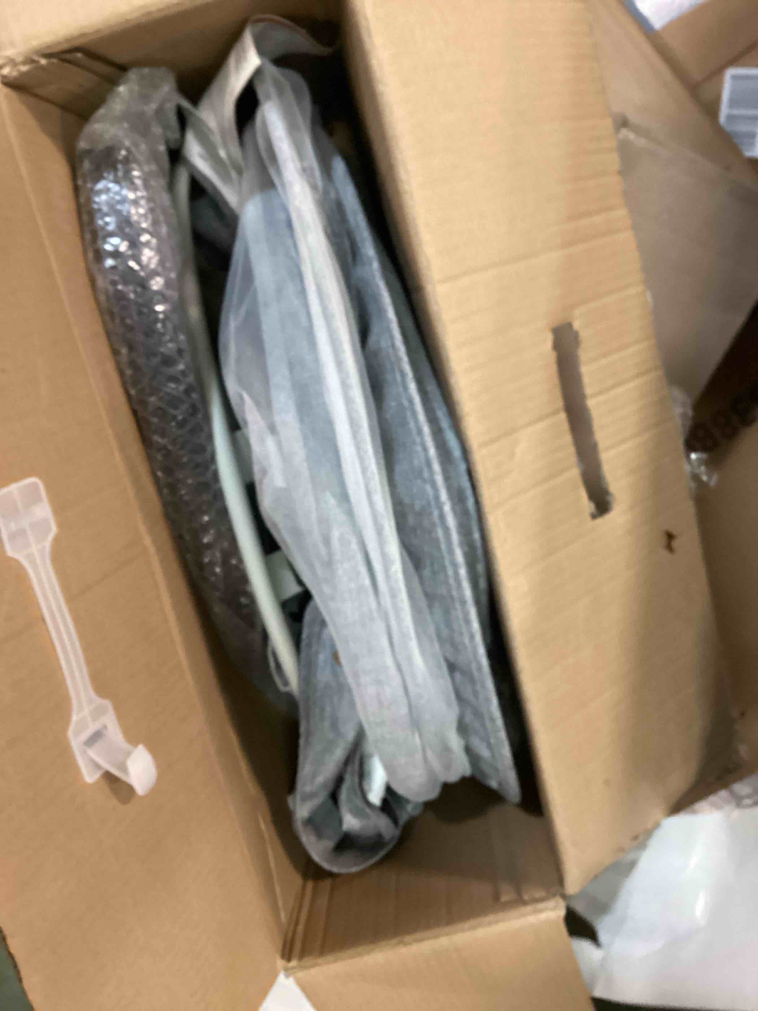 https://s3.amazonaws.com/lotting-images-prod/bidfta/BLU6633110_1719634746675.jpeg