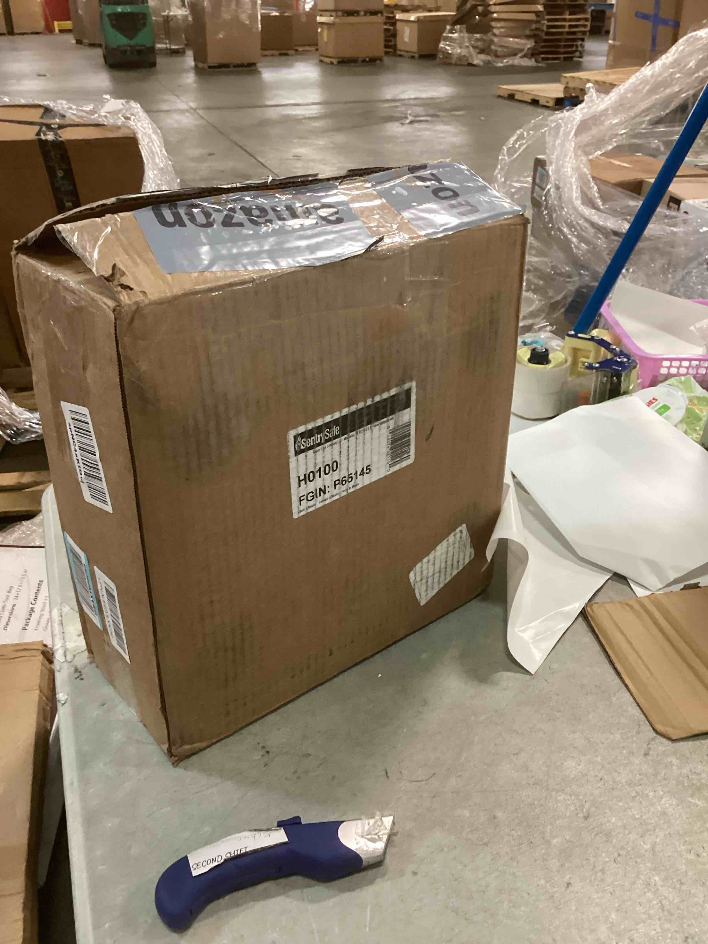 https://s3.amazonaws.com/lotting-images-prod/bidfta/BLU6633284_1719967942341.jpeg