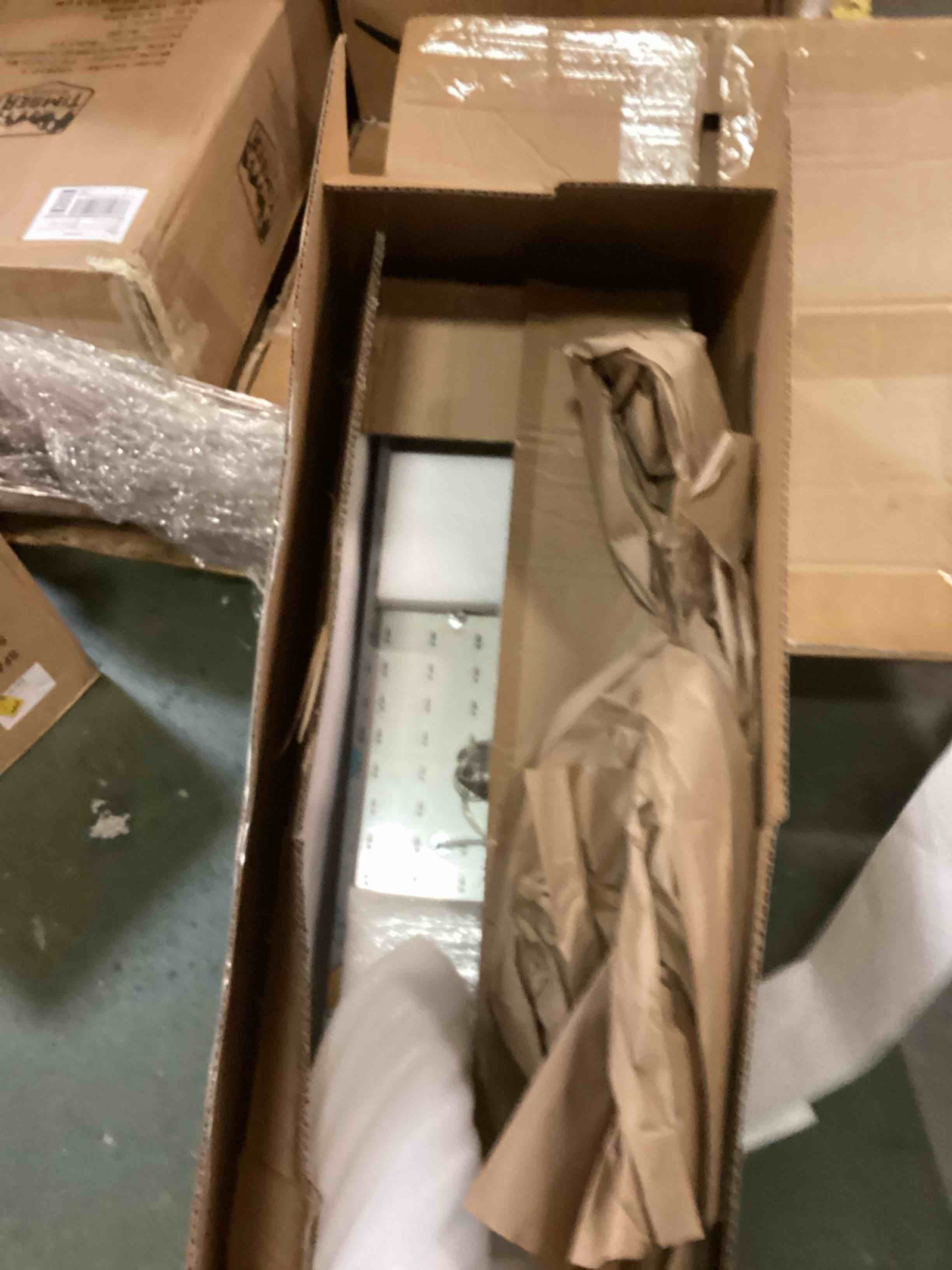 https://s3.amazonaws.com/lotting-images-prod/bidfta/BLU6633343_1720043368641.jpeg