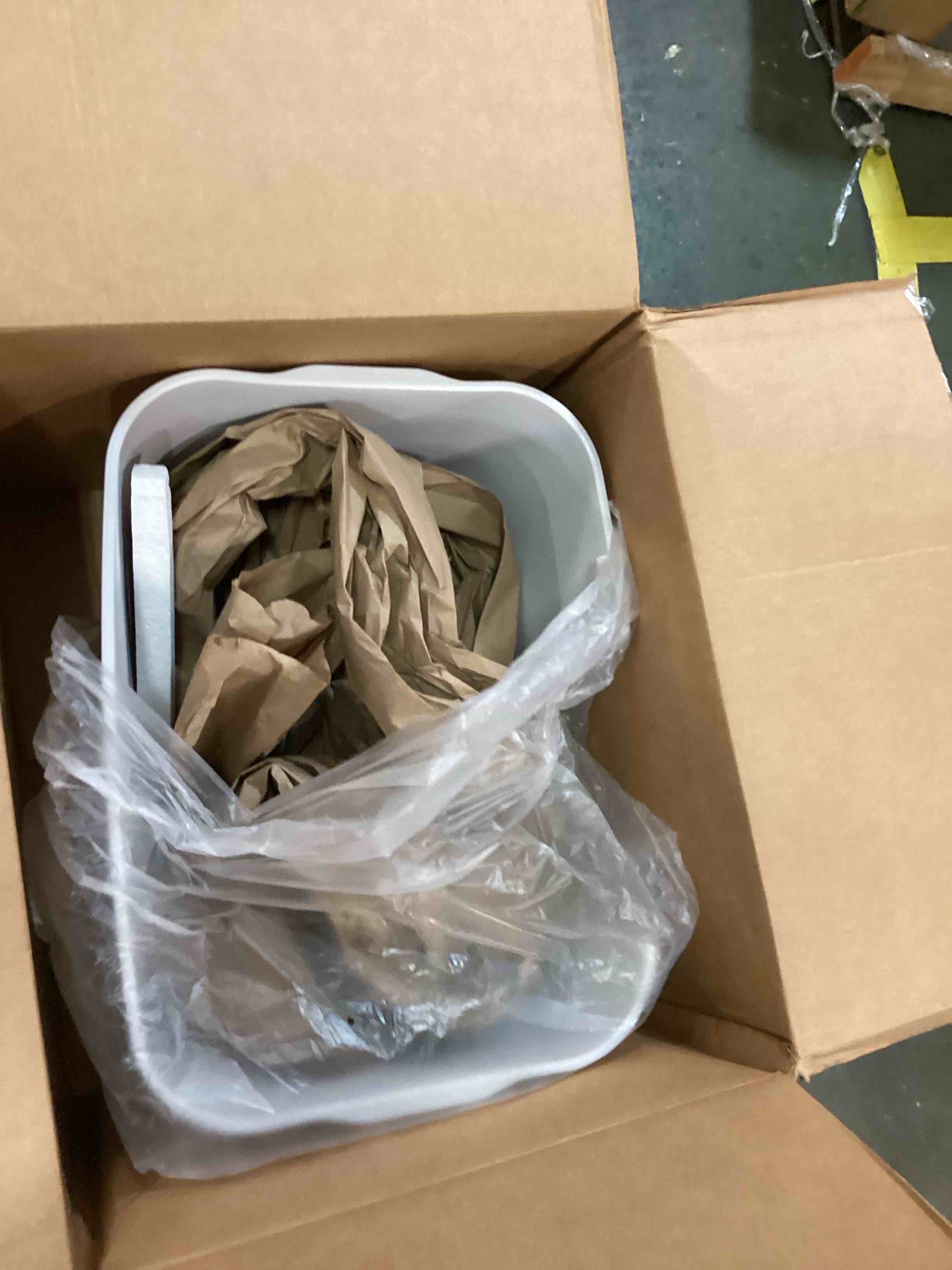 https://s3.amazonaws.com/lotting-images-prod/bidfta/BLU6633394_1720052903993.jpeg