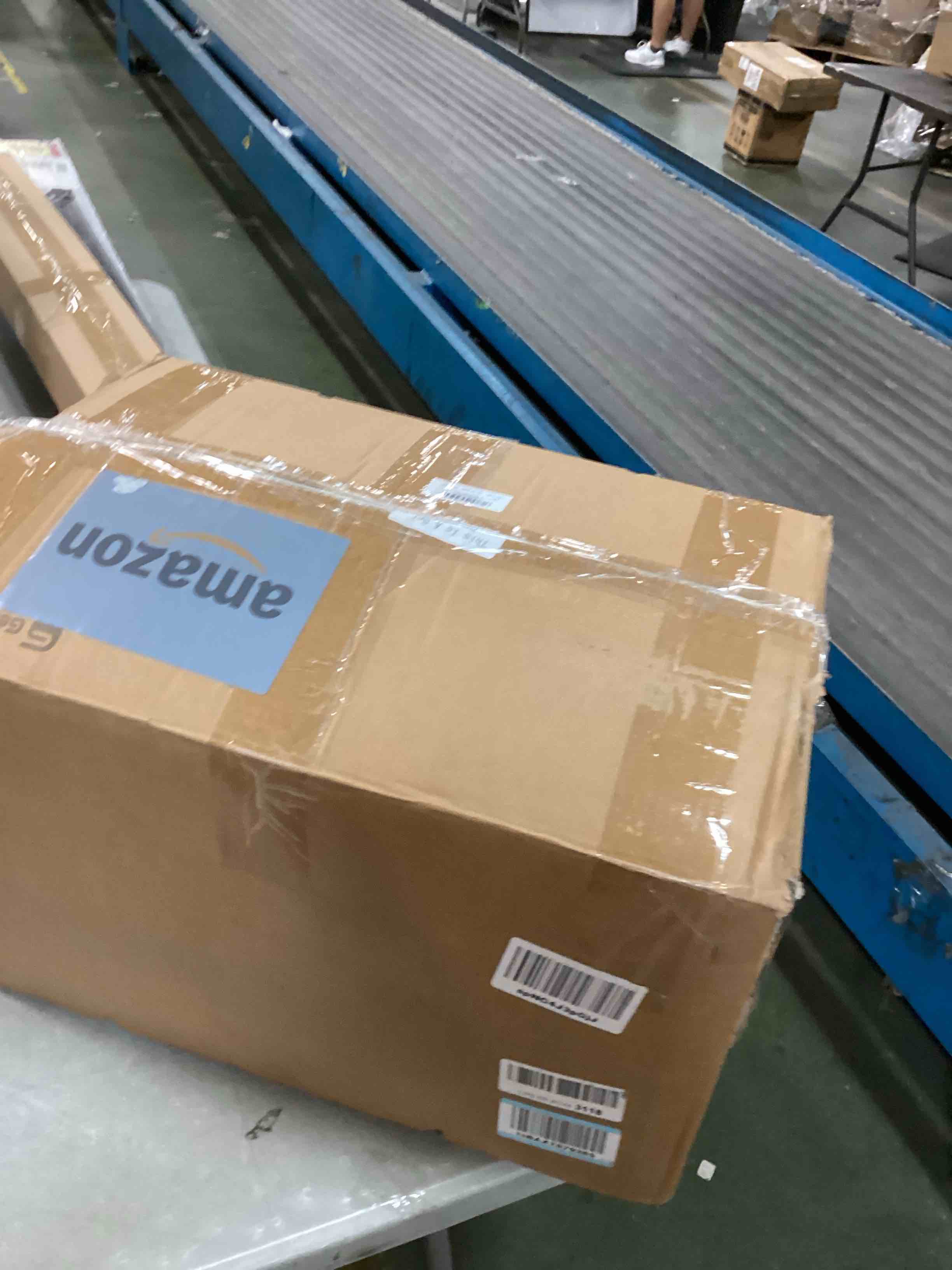 https://s3.amazonaws.com/lotting-images-prod/bidfta/BLU6633437_1720064477403.jpeg