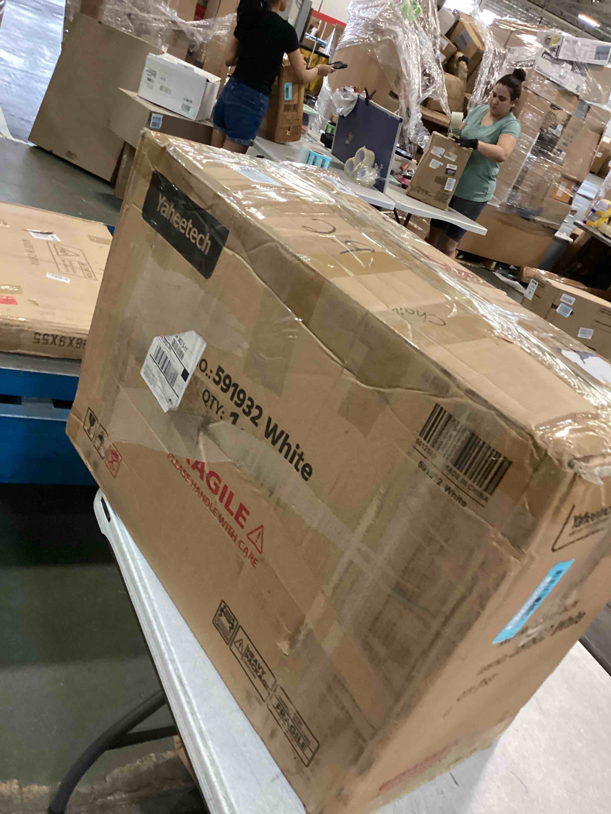 https://s3.amazonaws.com/lotting-images-prod/bidfta/BLU6633464_1720628364123.jpeg