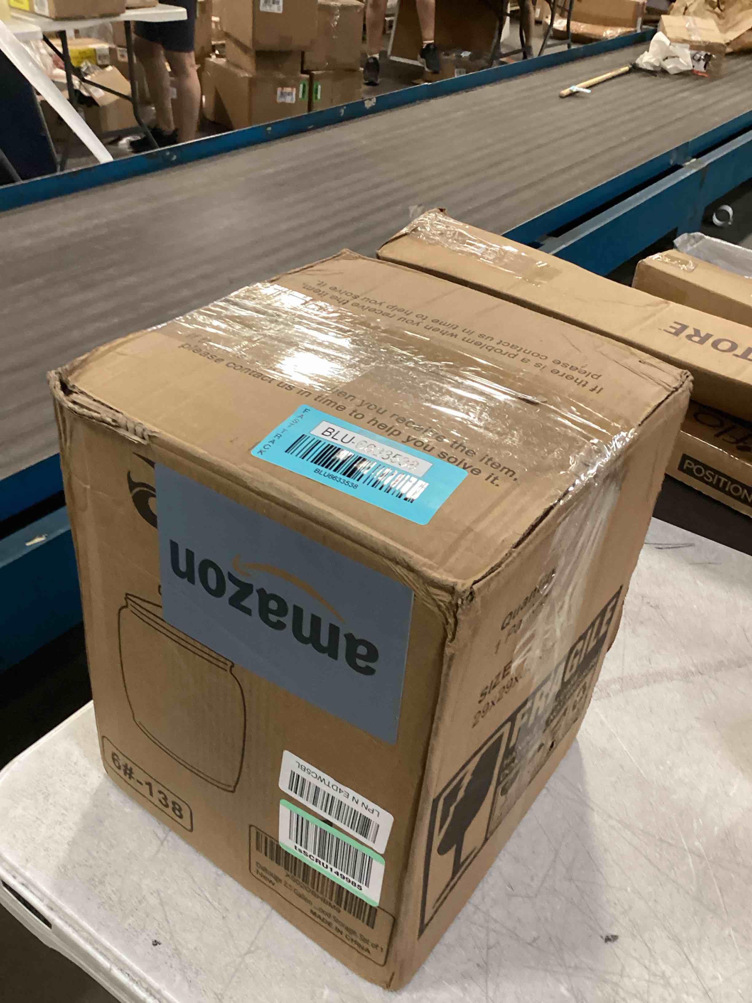 https://s3.amazonaws.com/lotting-images-prod/bidfta/BLU6633538_1720640045572.jpeg