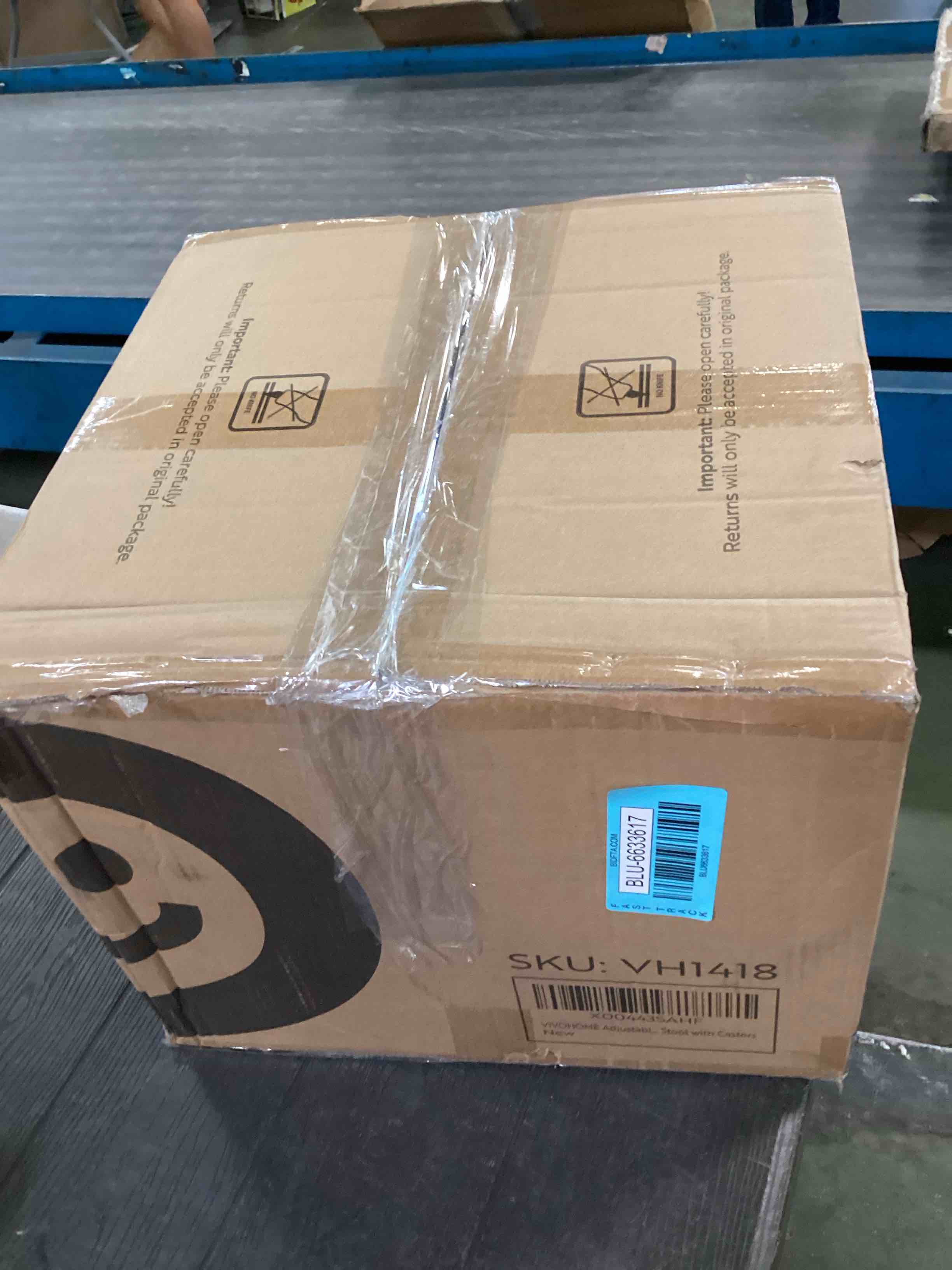 https://s3.amazonaws.com/lotting-images-prod/bidfta/BLU6633617_1720705528135.jpeg