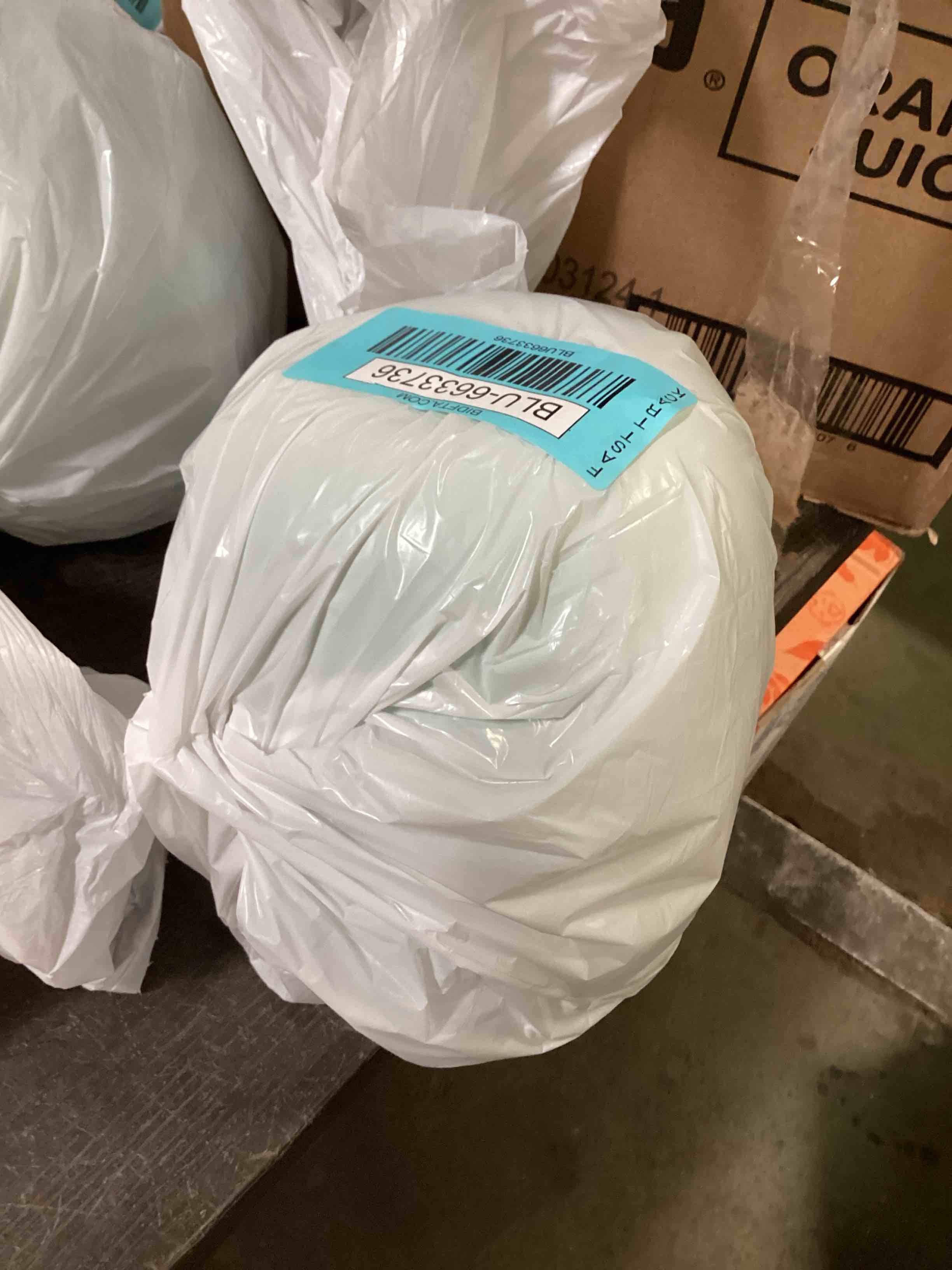 https://s3.amazonaws.com/lotting-images-prod/bidfta/BLU6633737_1720722154249.jpeg