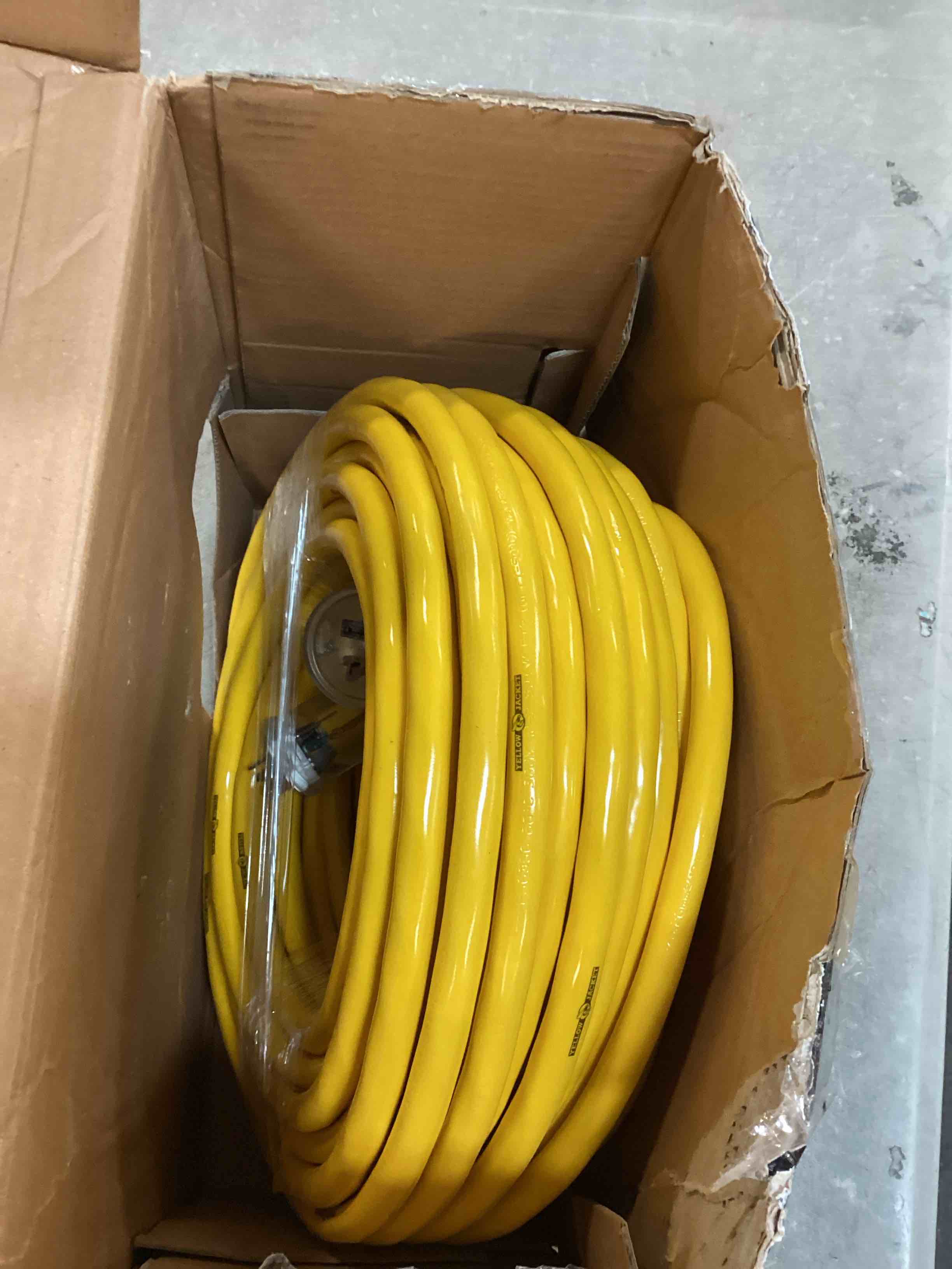 https://s3.amazonaws.com/lotting-images-prod/bidfta/BLU6633968_1720745214950.jpeg
