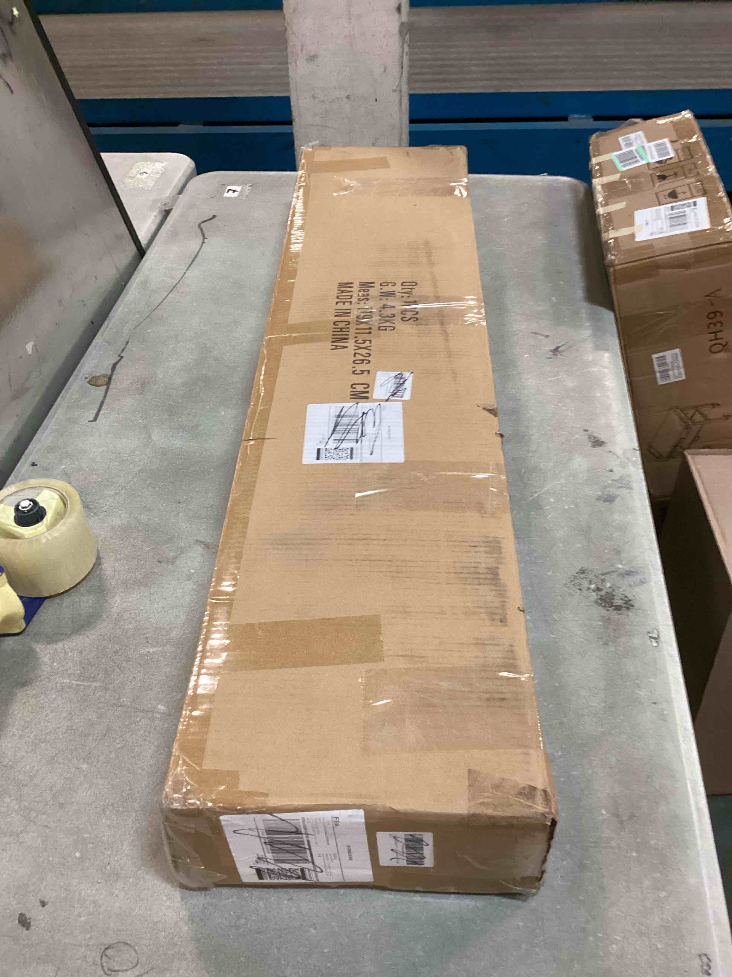 https://s3.amazonaws.com/lotting-images-prod/bidfta/BLU6633970_1720745869870.jpeg