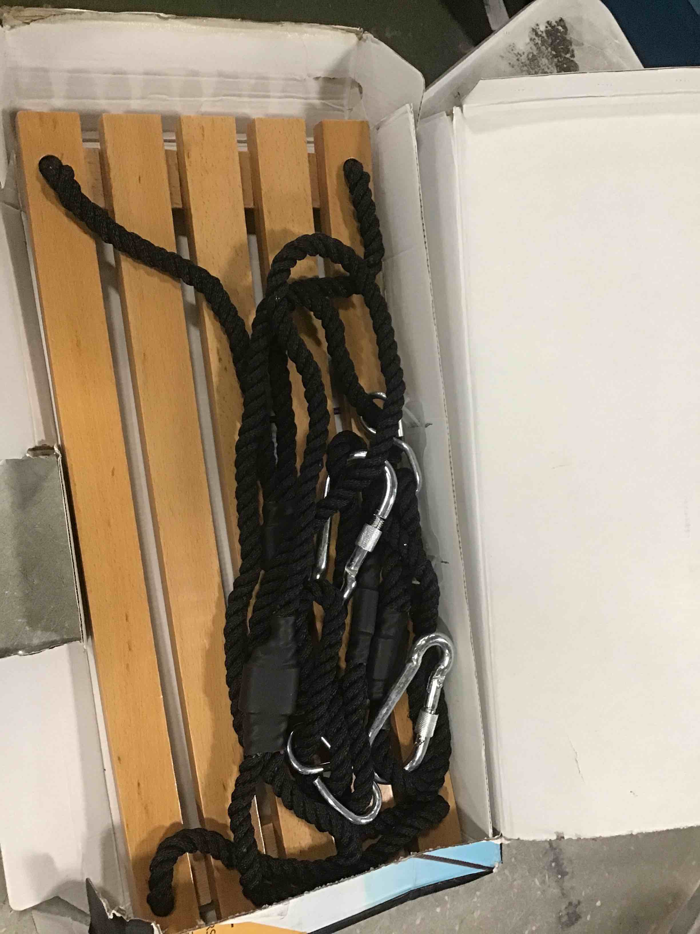 https://s3.amazonaws.com/lotting-images-prod/bidfta/BLU6634260_1721132639898.jpeg
