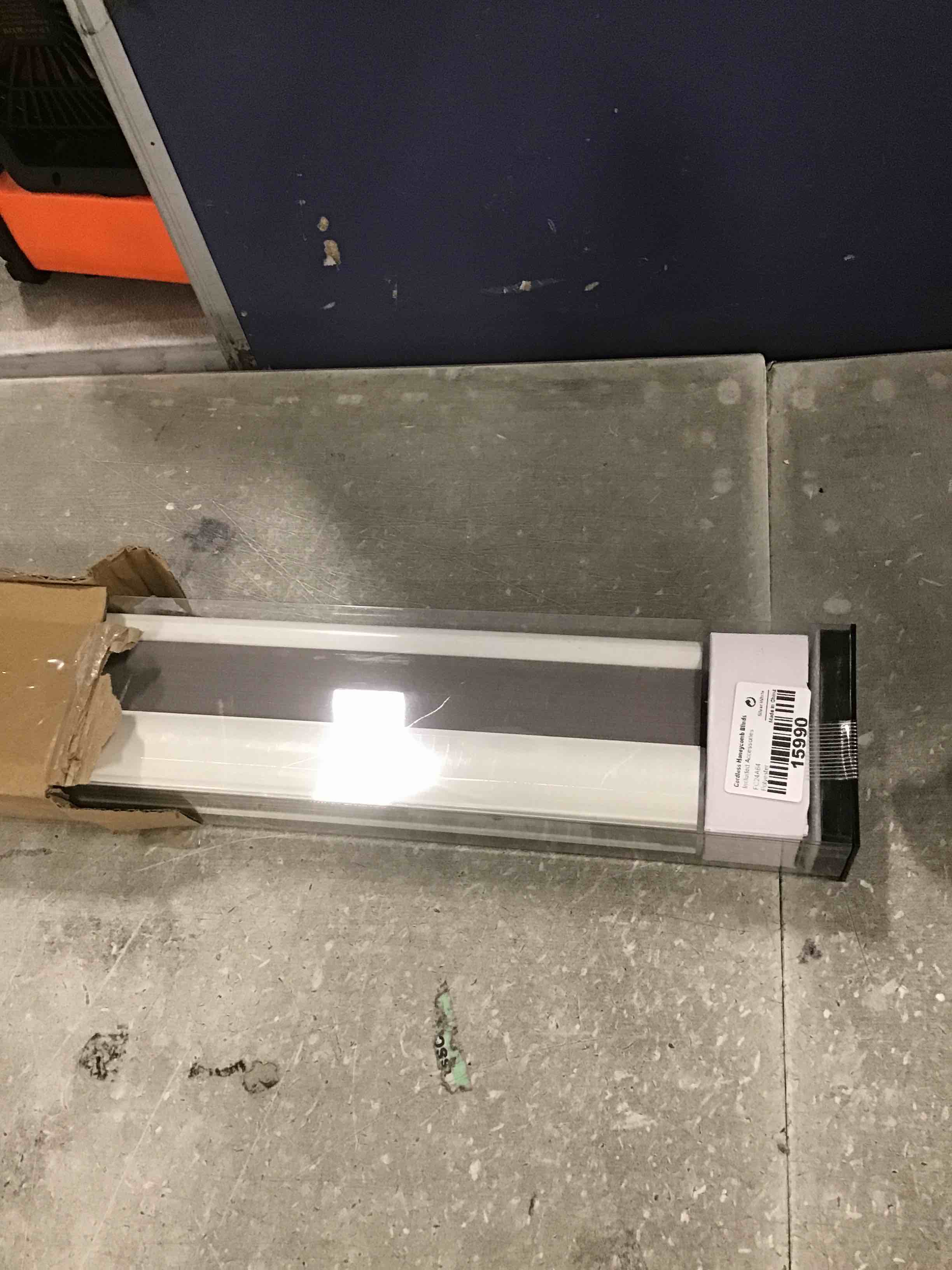 https://s3.amazonaws.com/lotting-images-prod/bidfta/BLU6634267_1721132907518.jpeg
