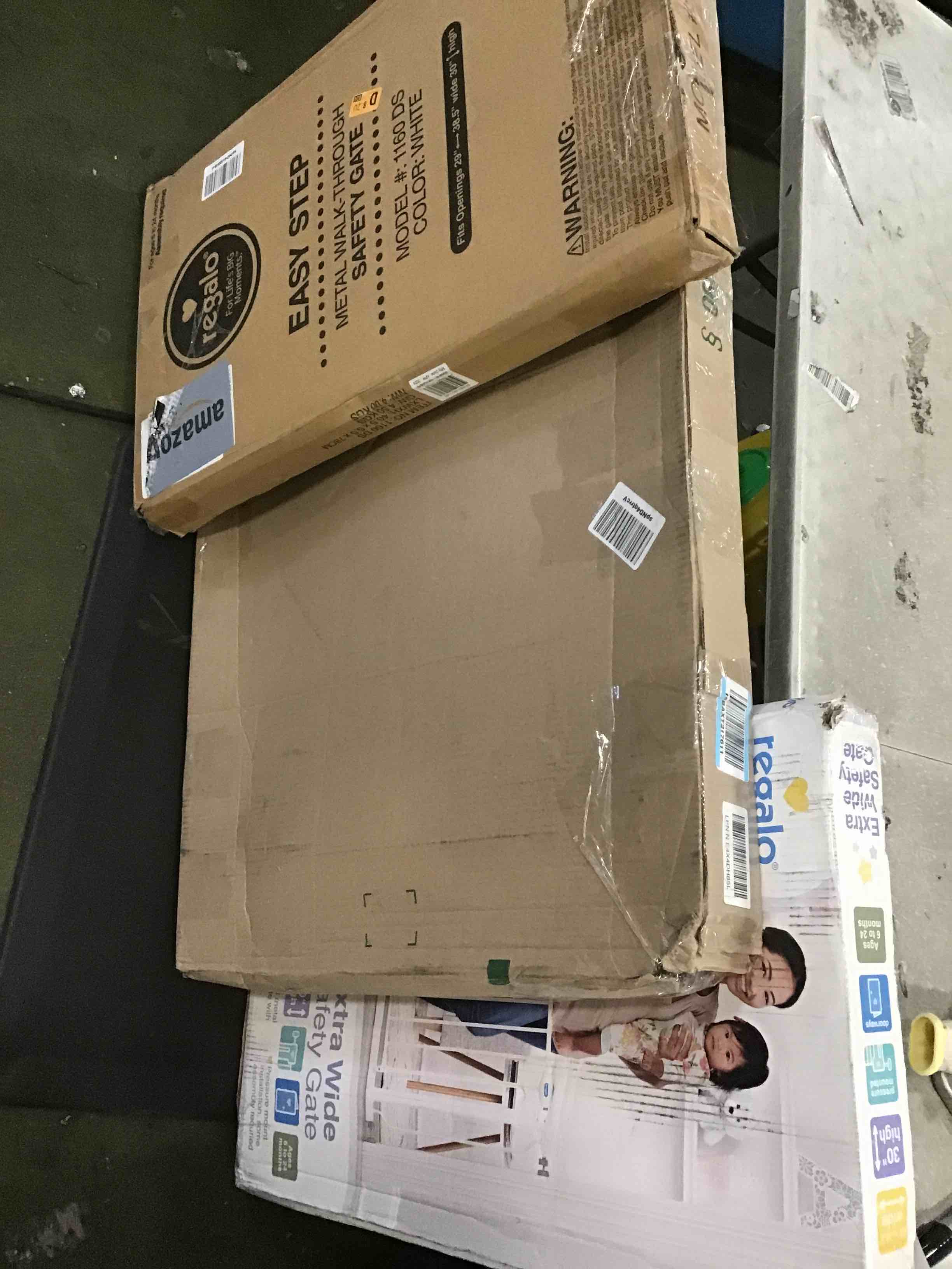 https://s3.amazonaws.com/lotting-images-prod/bidfta/BLU6634448_1721155035016.jpeg