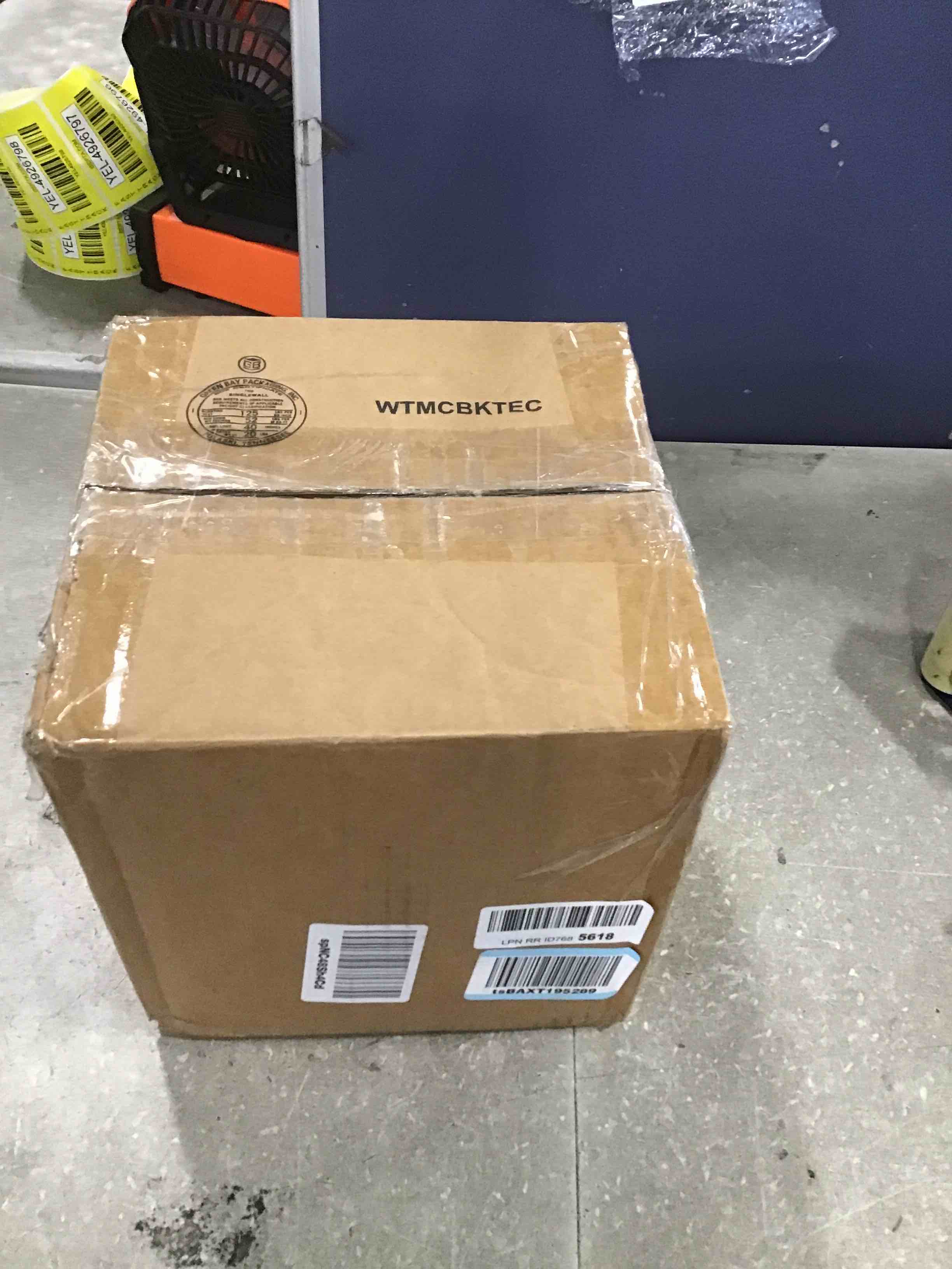 https://s3.amazonaws.com/lotting-images-prod/bidfta/BLU6634449_1721155498088.jpeg