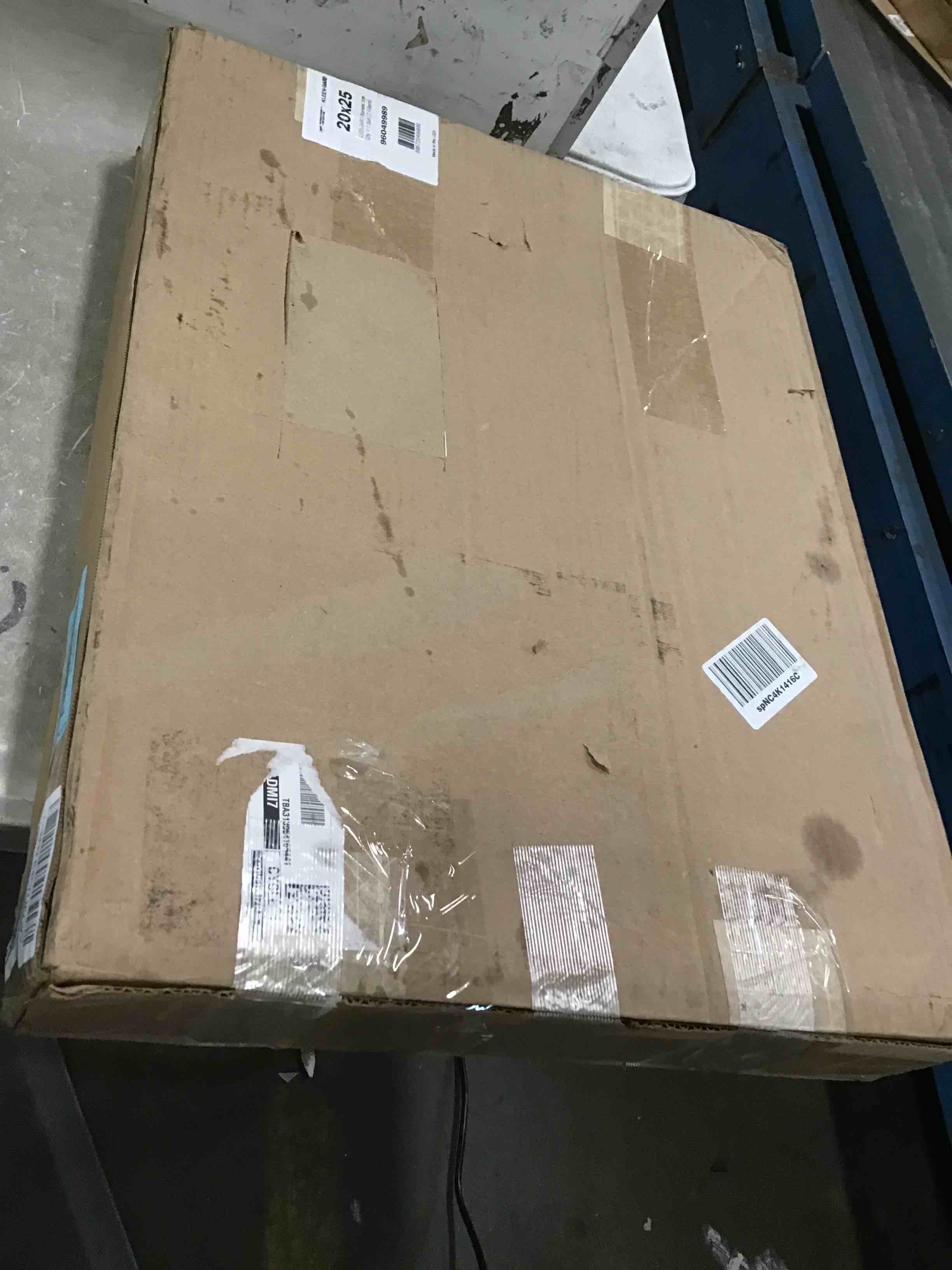 https://s3.amazonaws.com/lotting-images-prod/bidfta/BLU6634594_1721230109507.jpeg
