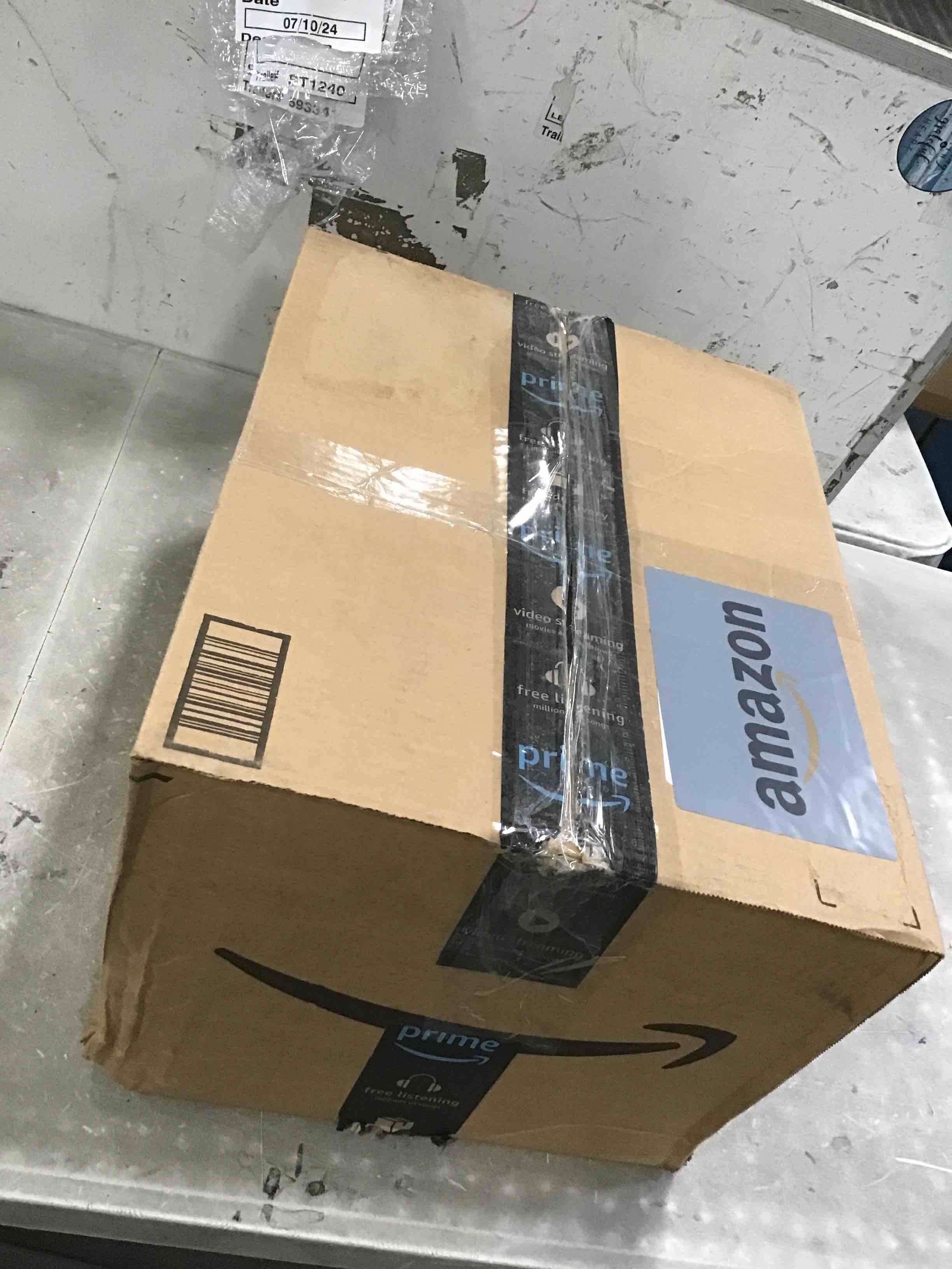 https://s3.amazonaws.com/lotting-images-prod/bidfta/BLU6634889_1721244442426.jpeg
