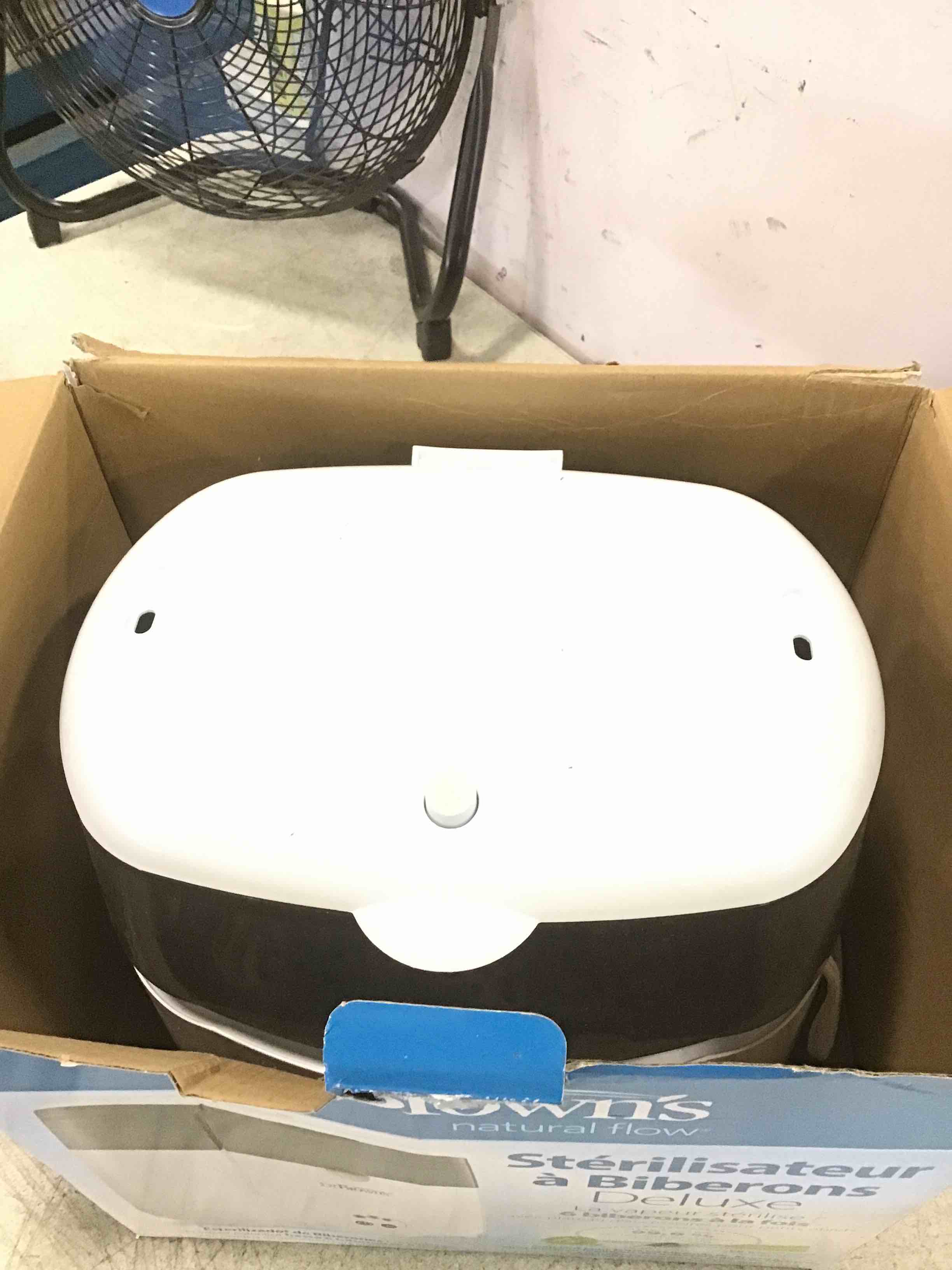 https://s3.amazonaws.com/lotting-images-prod/bidfta/BLU6634934_1721308079091.jpeg
