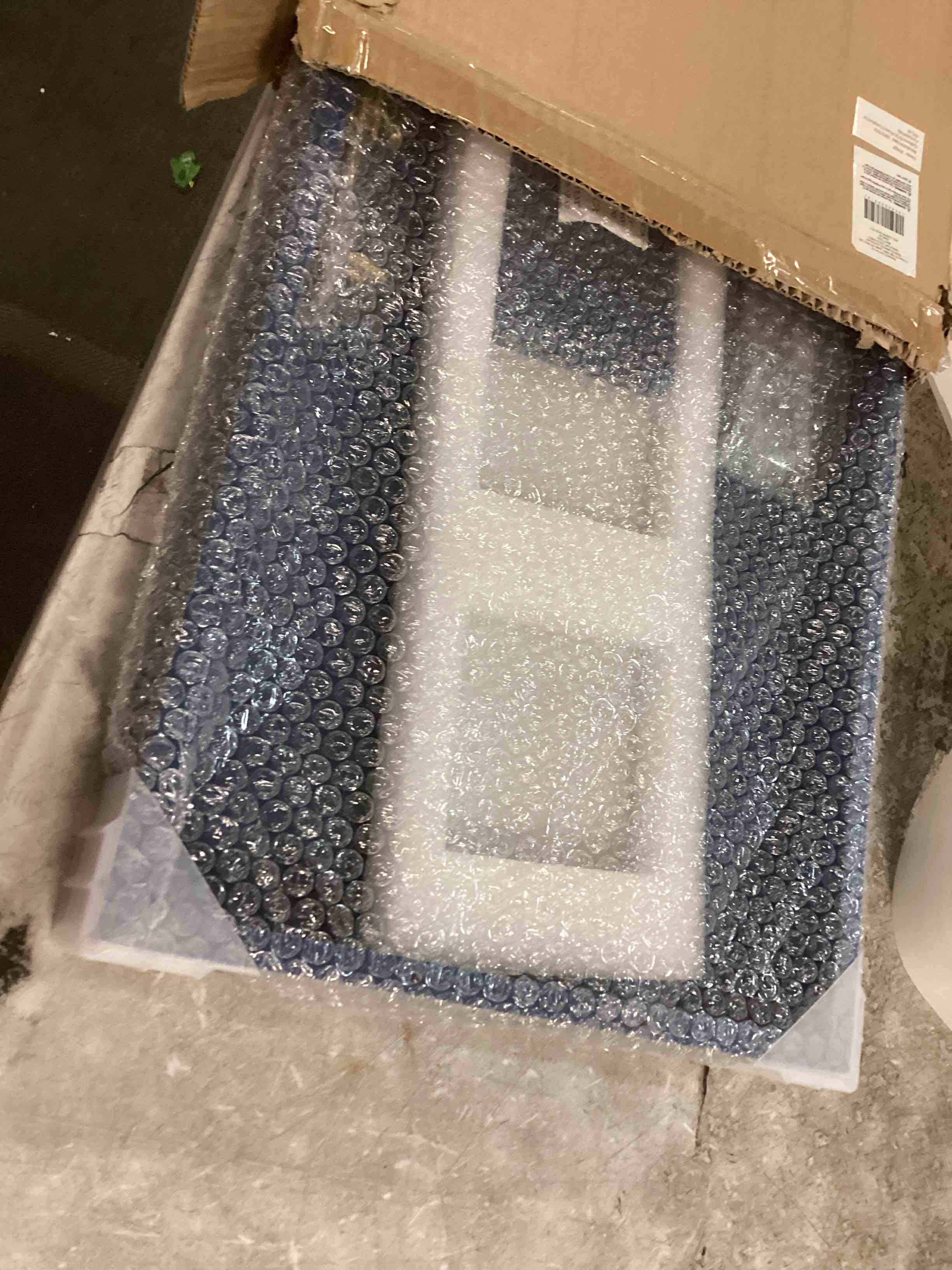 https://s3.amazonaws.com/lotting-images-prod/bidfta/BLU6635462_1721133214533.jpeg