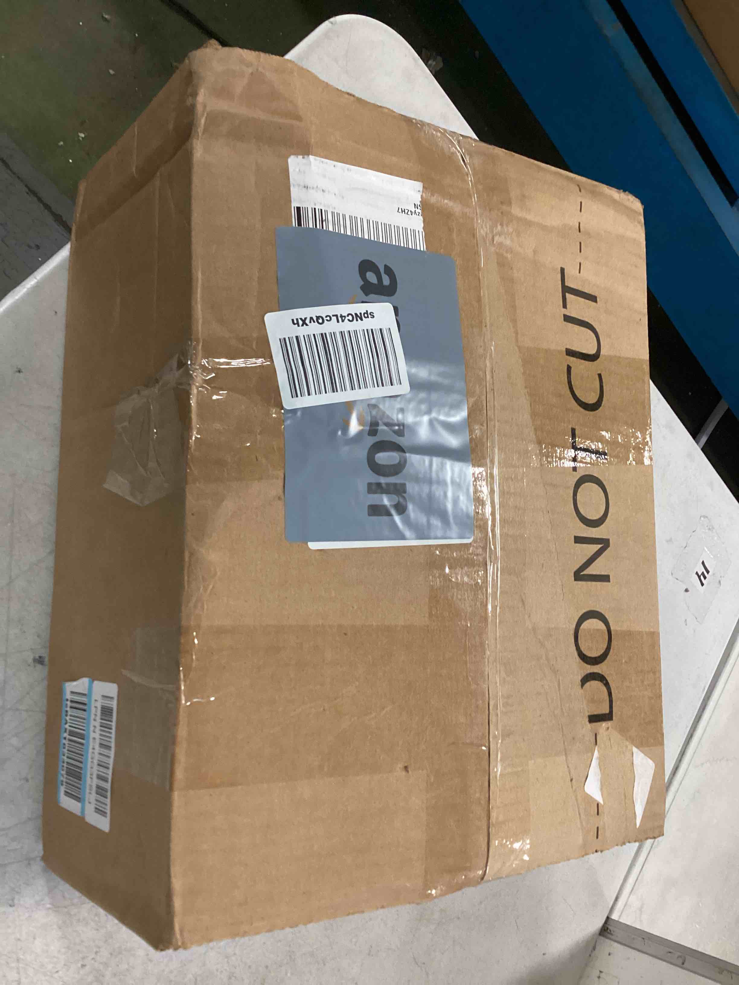 https://s3.amazonaws.com/lotting-images-prod/bidfta/BLU6635908_1721220876233.jpeg