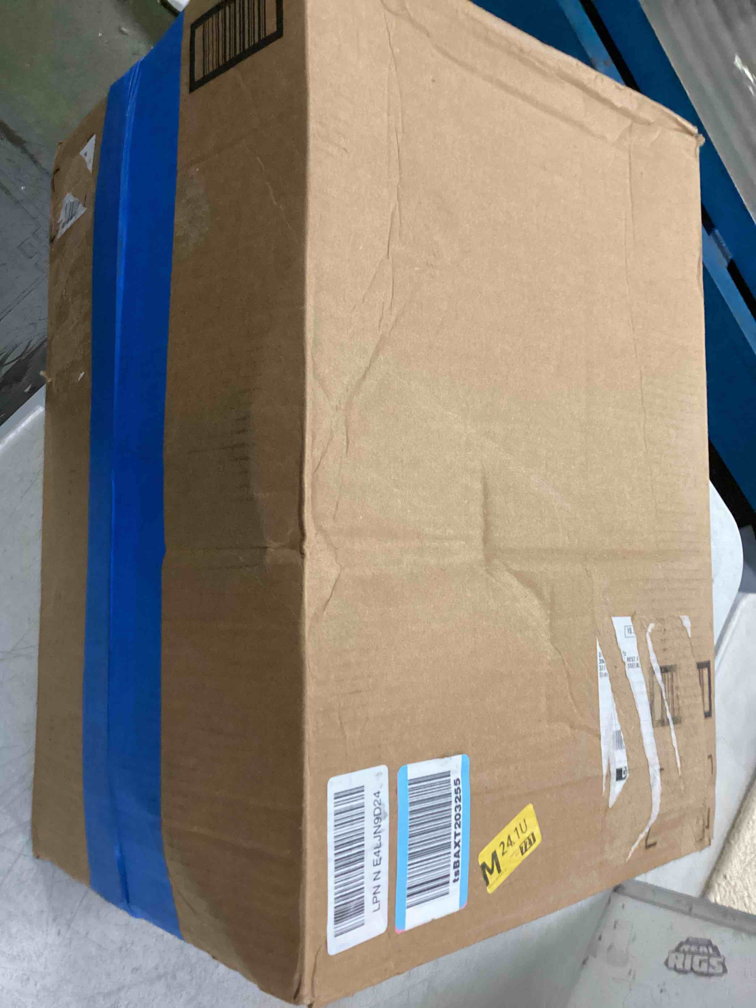 https://s3.amazonaws.com/lotting-images-prod/bidfta/BLU6635913_1721221296311.jpeg