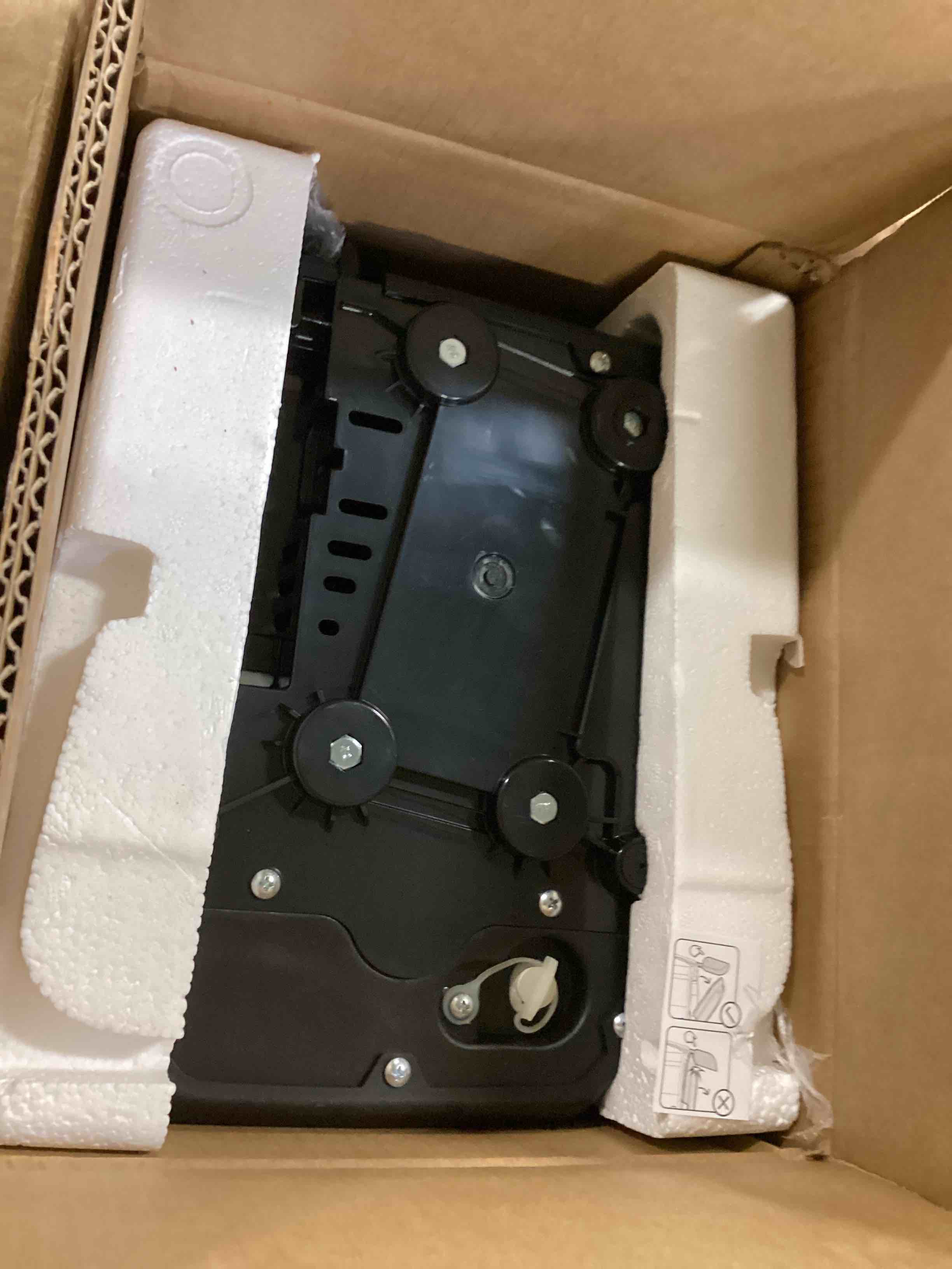 https://s3.amazonaws.com/lotting-images-prod/bidfta/BLU6635913_1721221318367.jpeg