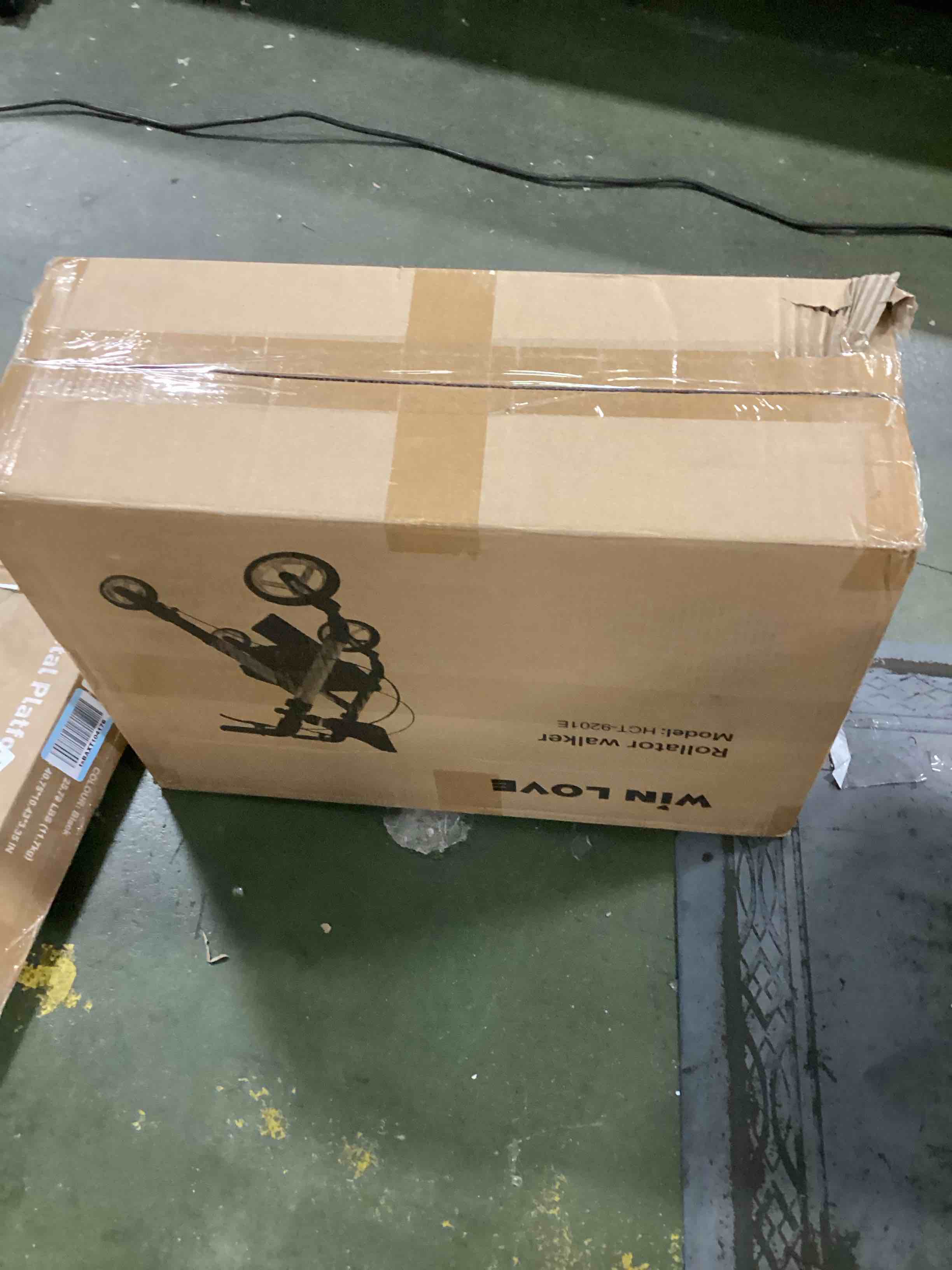 https://s3.amazonaws.com/lotting-images-prod/bidfta/BLU6636119_1721251754037.jpeg