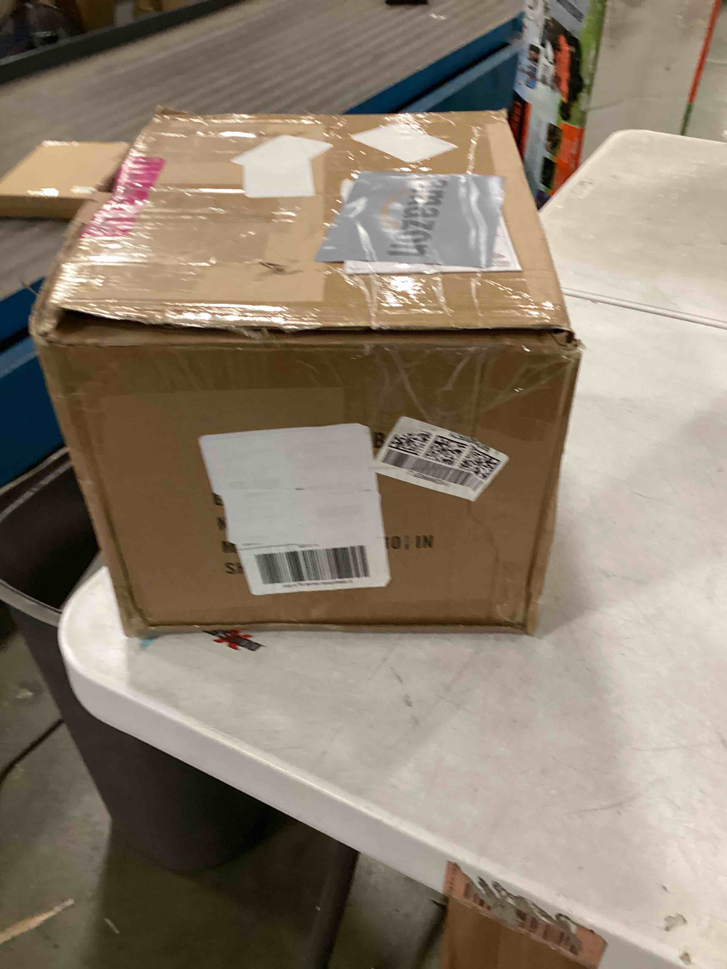 https://s3.amazonaws.com/lotting-images-prod/bidfta/BLU6636234_1721272785494.jpeg