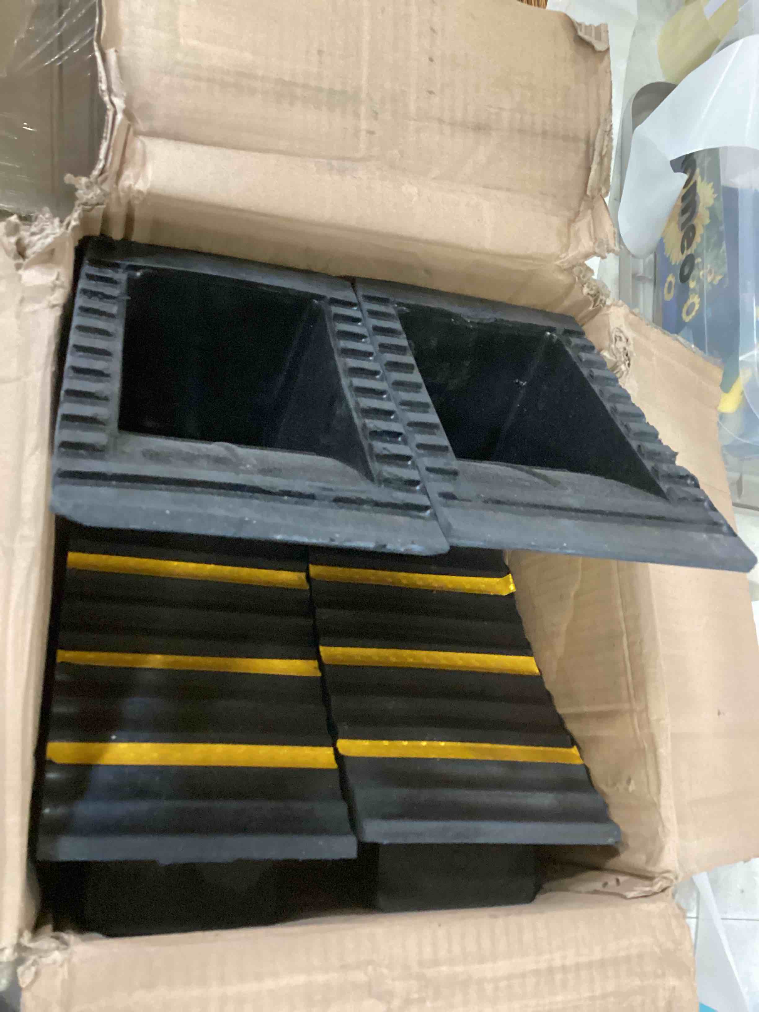 https://s3.amazonaws.com/lotting-images-prod/bidfta/BLU6636328_1721310207061.jpeg