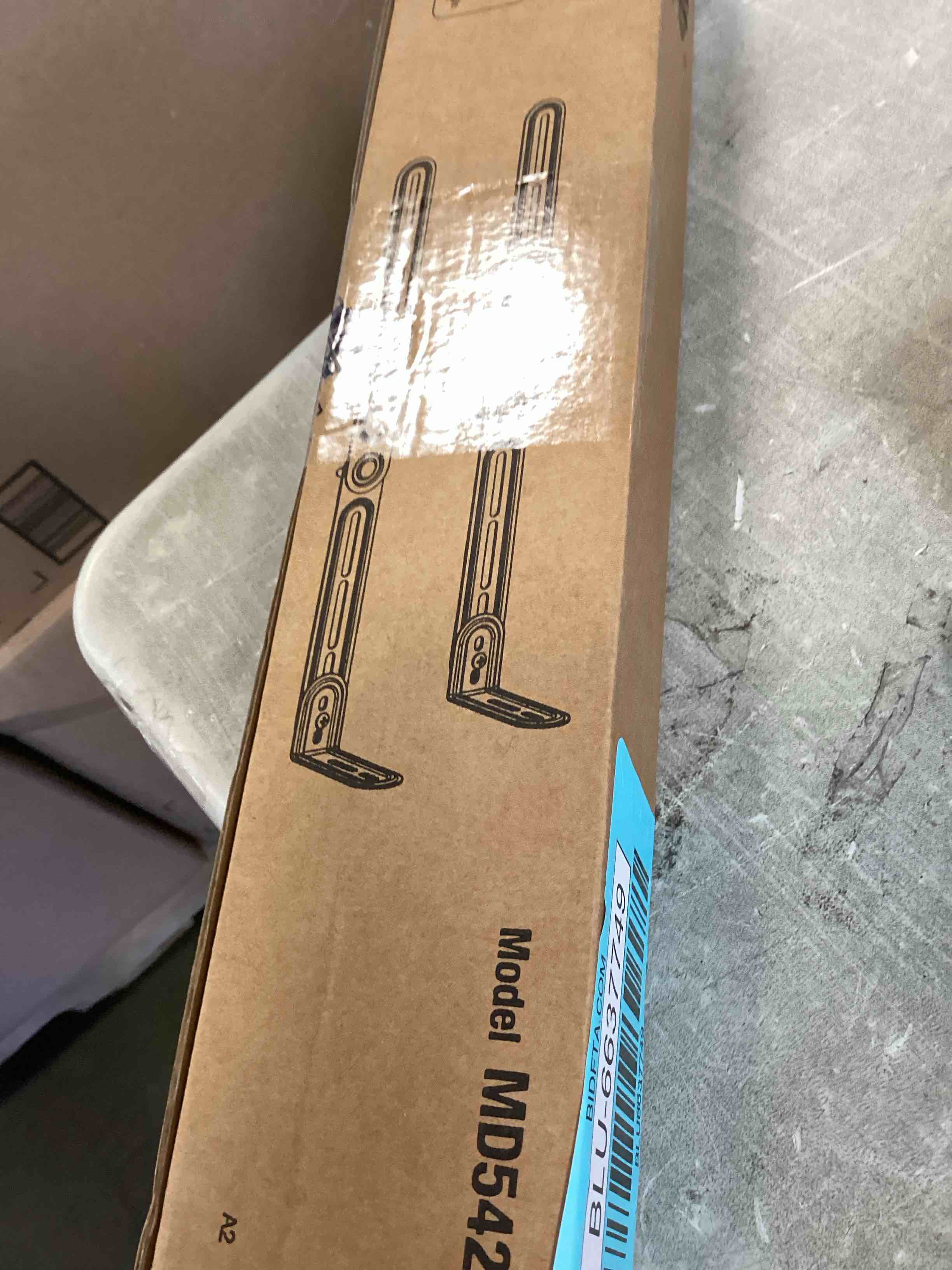https://s3.amazonaws.com/lotting-images-prod/bidfta/BLU6637749_1720204865394.jpeg
