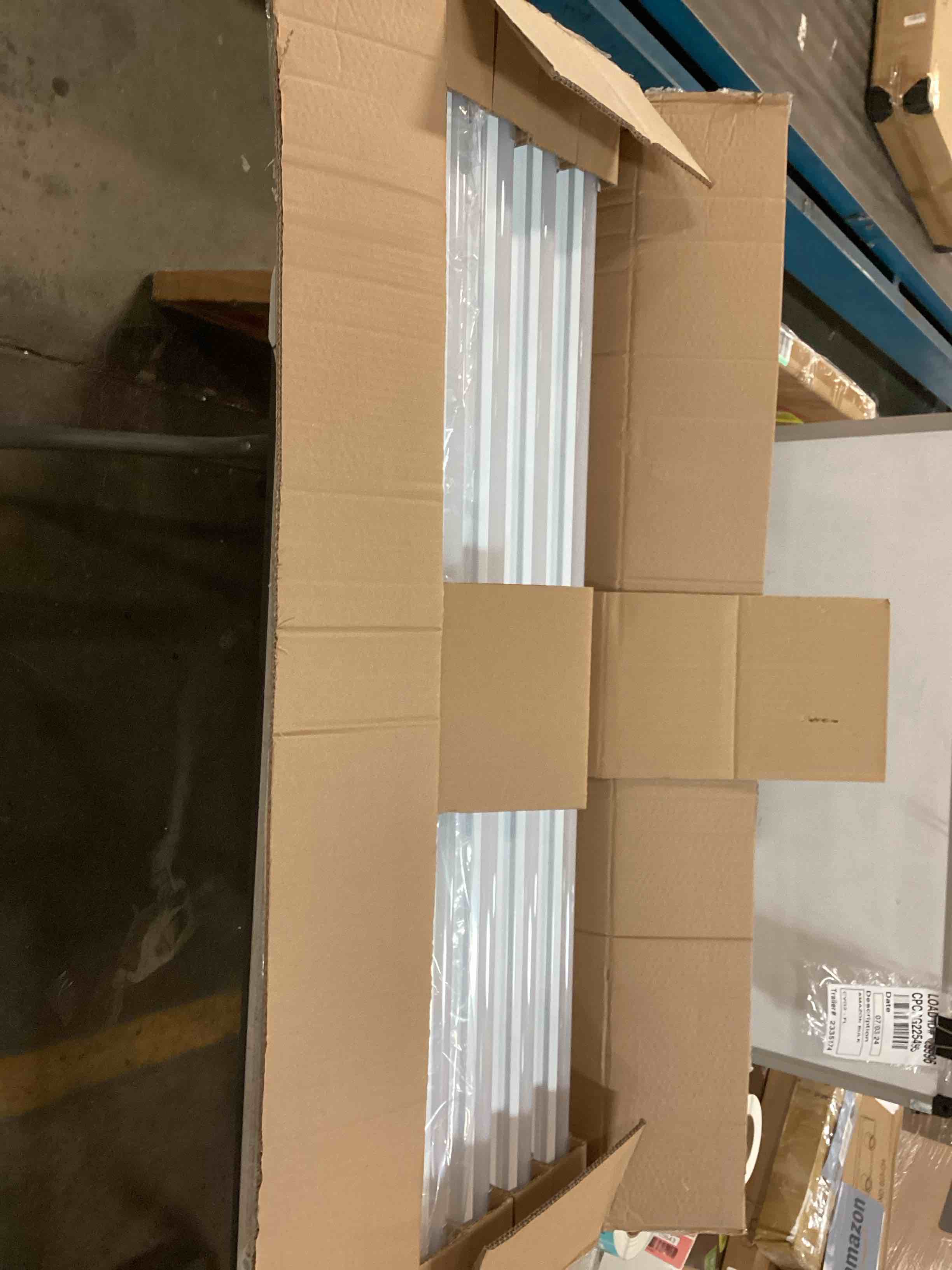 https://s3.amazonaws.com/lotting-images-prod/bidfta/BLU6638277_1720481759073.jpeg