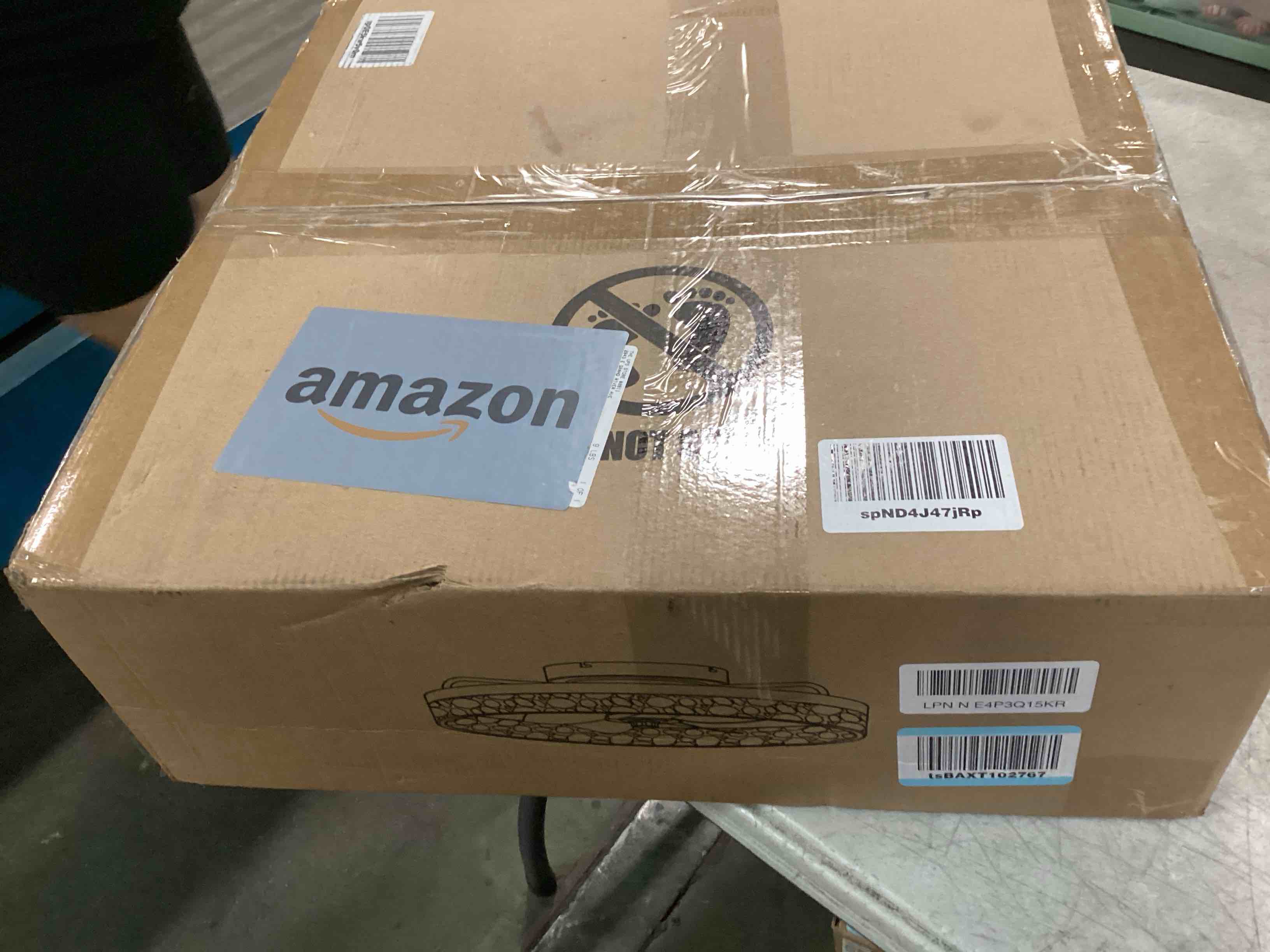 https://s3.amazonaws.com/lotting-images-prod/bidfta/BLU6639982_1721137505164.jpeg