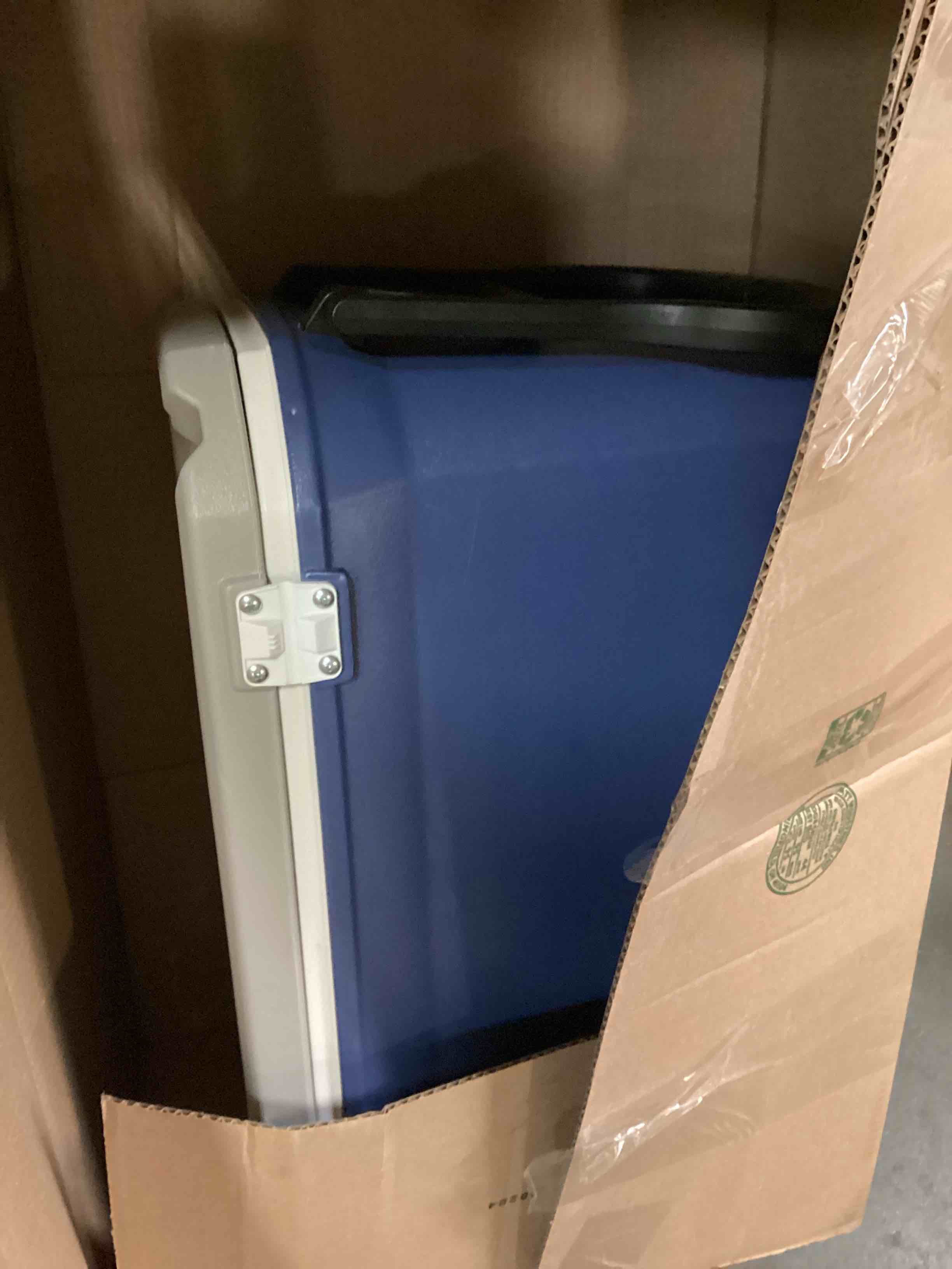 https://s3.amazonaws.com/lotting-images-prod/bidfta/BLU6640008_1721141563114.jpeg