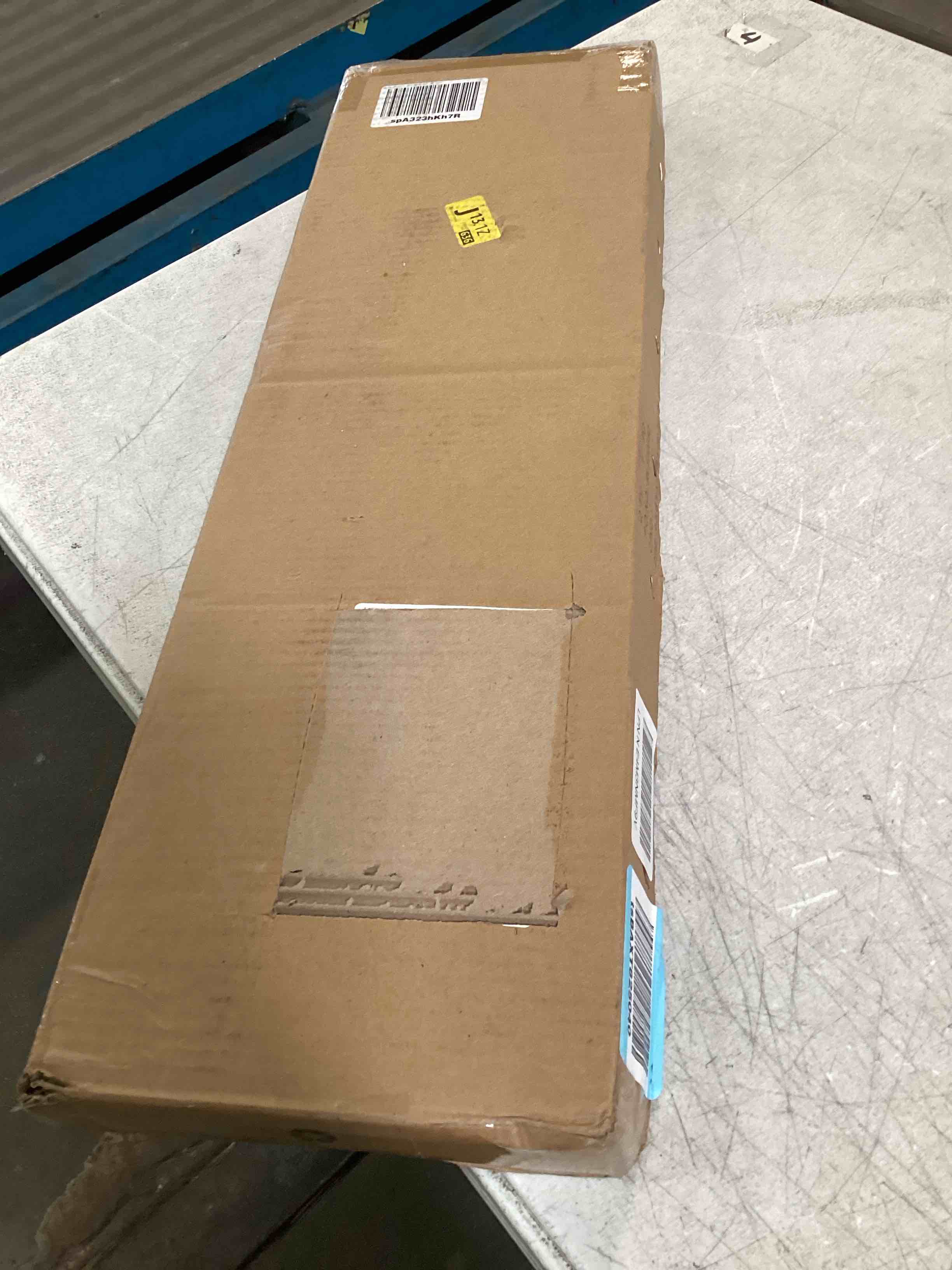 https://s3.amazonaws.com/lotting-images-prod/bidfta/BLU6640031_1721144587735.jpeg