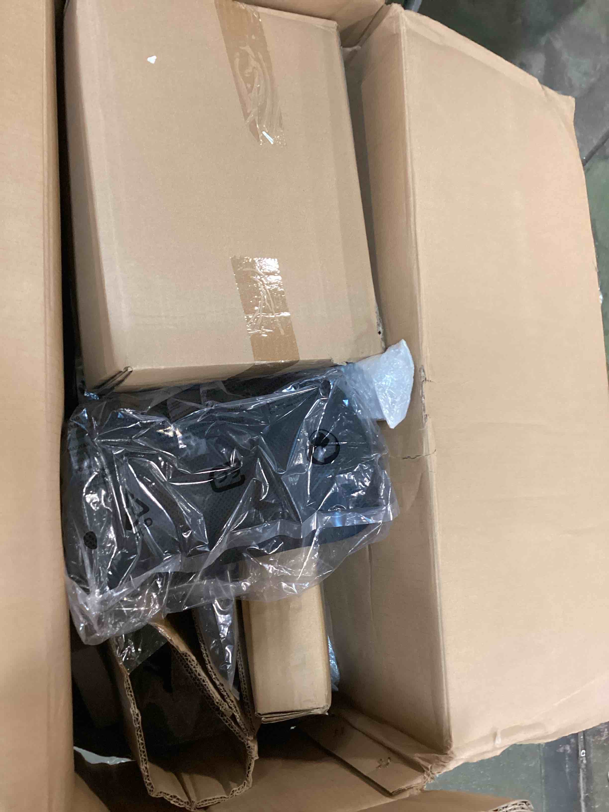 https://s3.amazonaws.com/lotting-images-prod/bidfta/BLU6640630_1721395211896.jpeg
