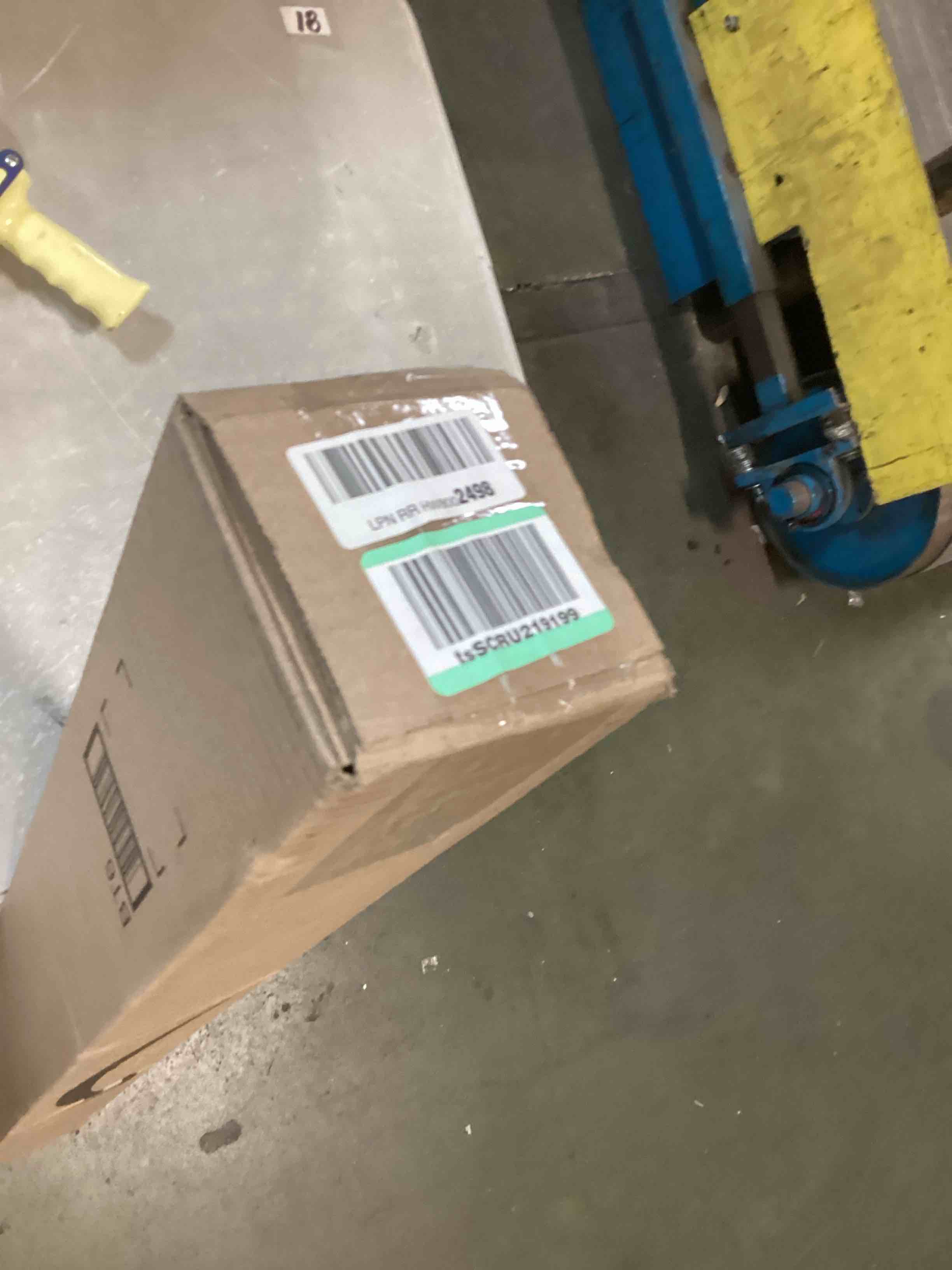https://s3.amazonaws.com/lotting-images-prod/bidfta/BLU6640991_1719929929873.jpeg