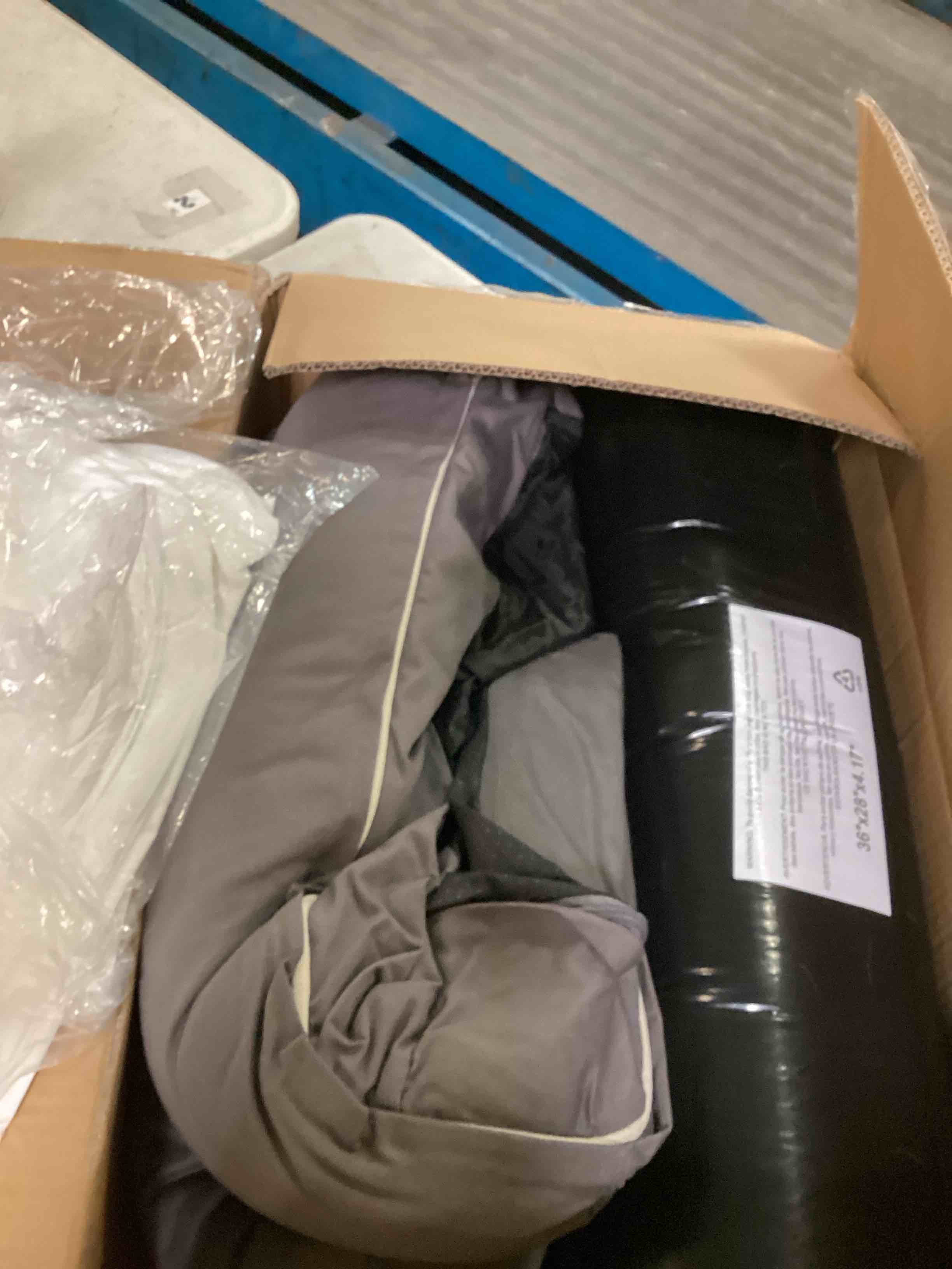 https://s3.amazonaws.com/lotting-images-prod/bidfta/BLU6641509_1720459349451.jpeg