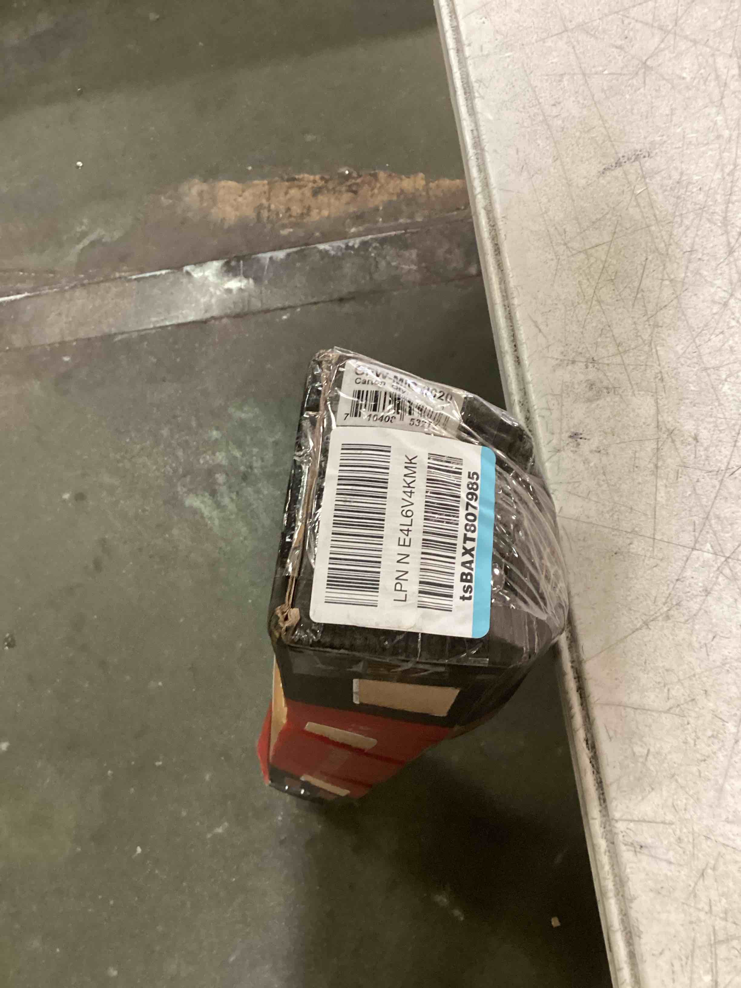 https://s3.amazonaws.com/lotting-images-prod/bidfta/BLU6641864_1720537332941.jpeg