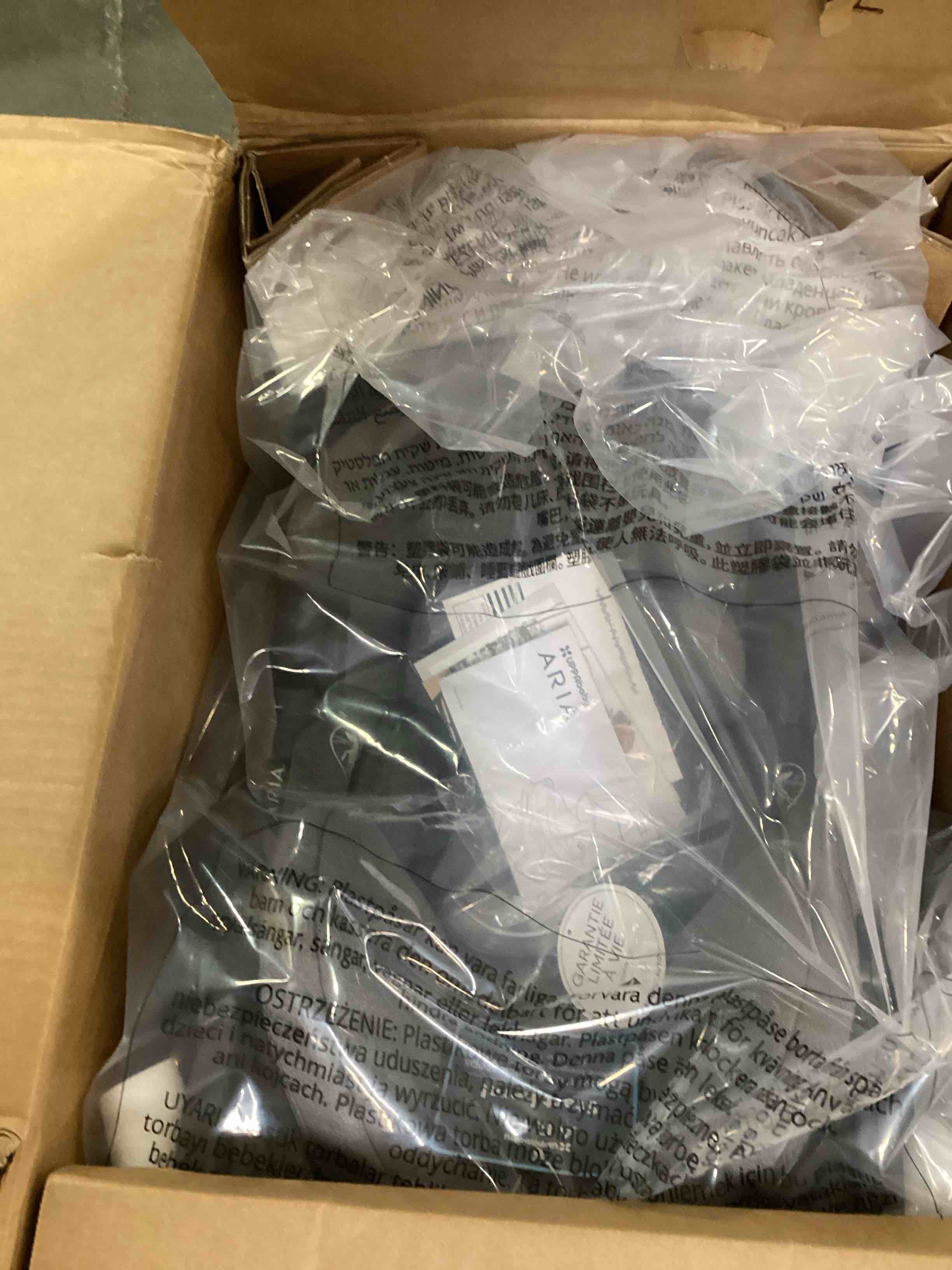 https://s3.amazonaws.com/lotting-images-prod/bidfta/BLU6641880_1720540308299.jpeg