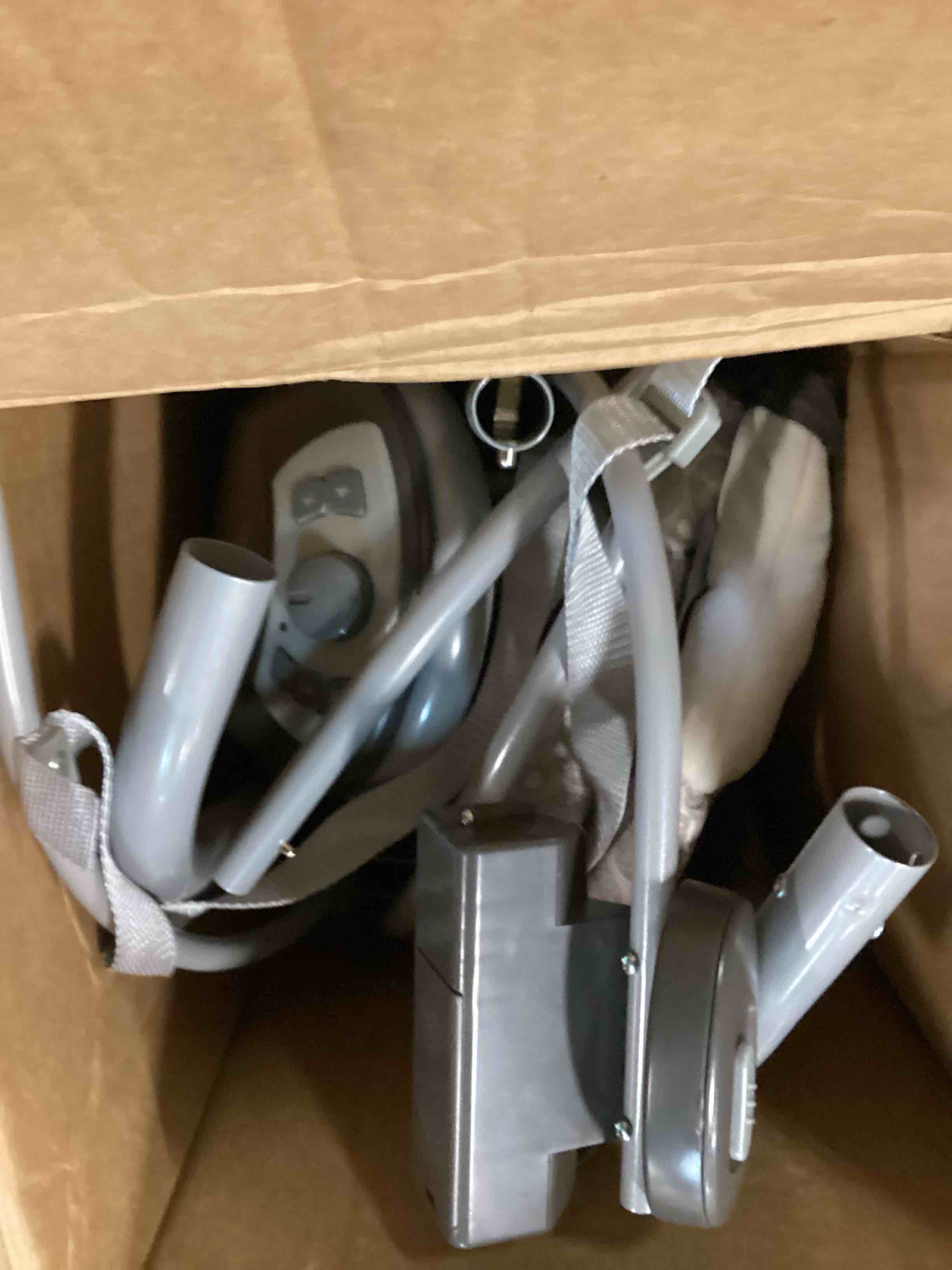 https://s3.amazonaws.com/lotting-images-prod/bidfta/BLU6642125_1720622772893.jpeg