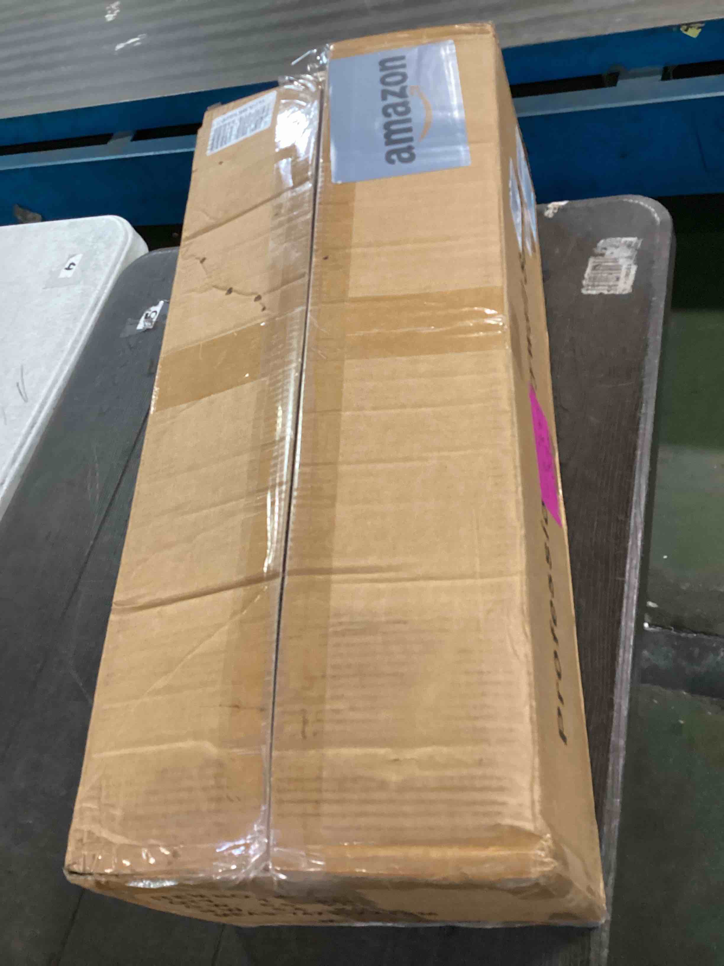 https://s3.amazonaws.com/lotting-images-prod/bidfta/BLU6642142_1720624347679.jpeg